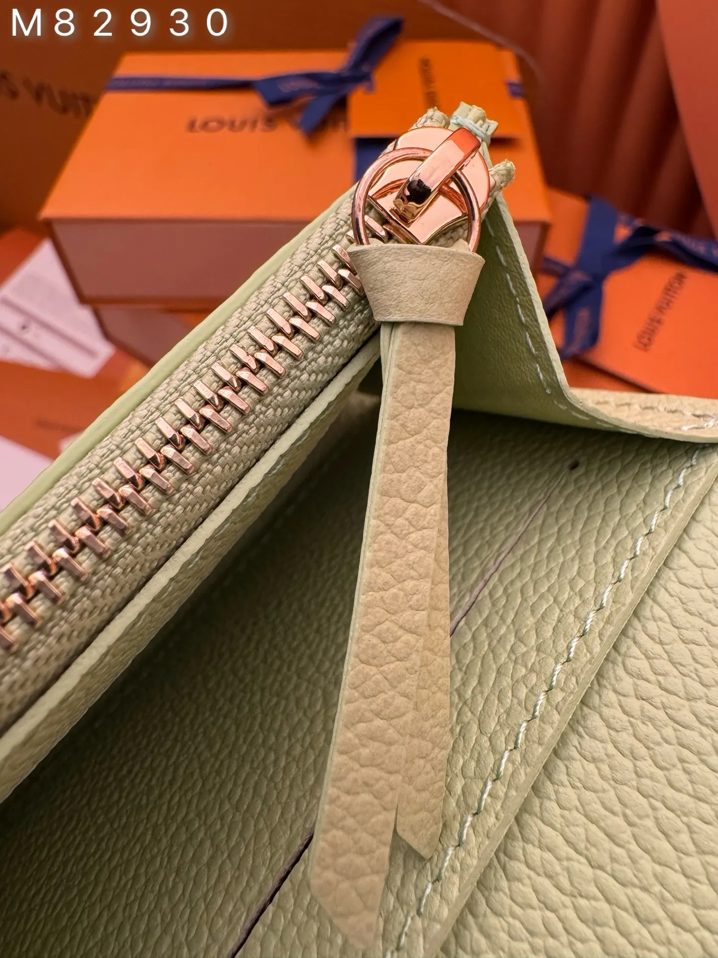 M82930 "Special Duty Free" ♻️ [Official special edition·First-class material·All-steel hardware·163 chips·Full set of packaging] This Rosalie coin purse is made of Monogram Empreinte embossed soft-grained cowhide. Louis Vuitton logo-engraved snaps secure the closure. 11x8x2.5cm 💰460