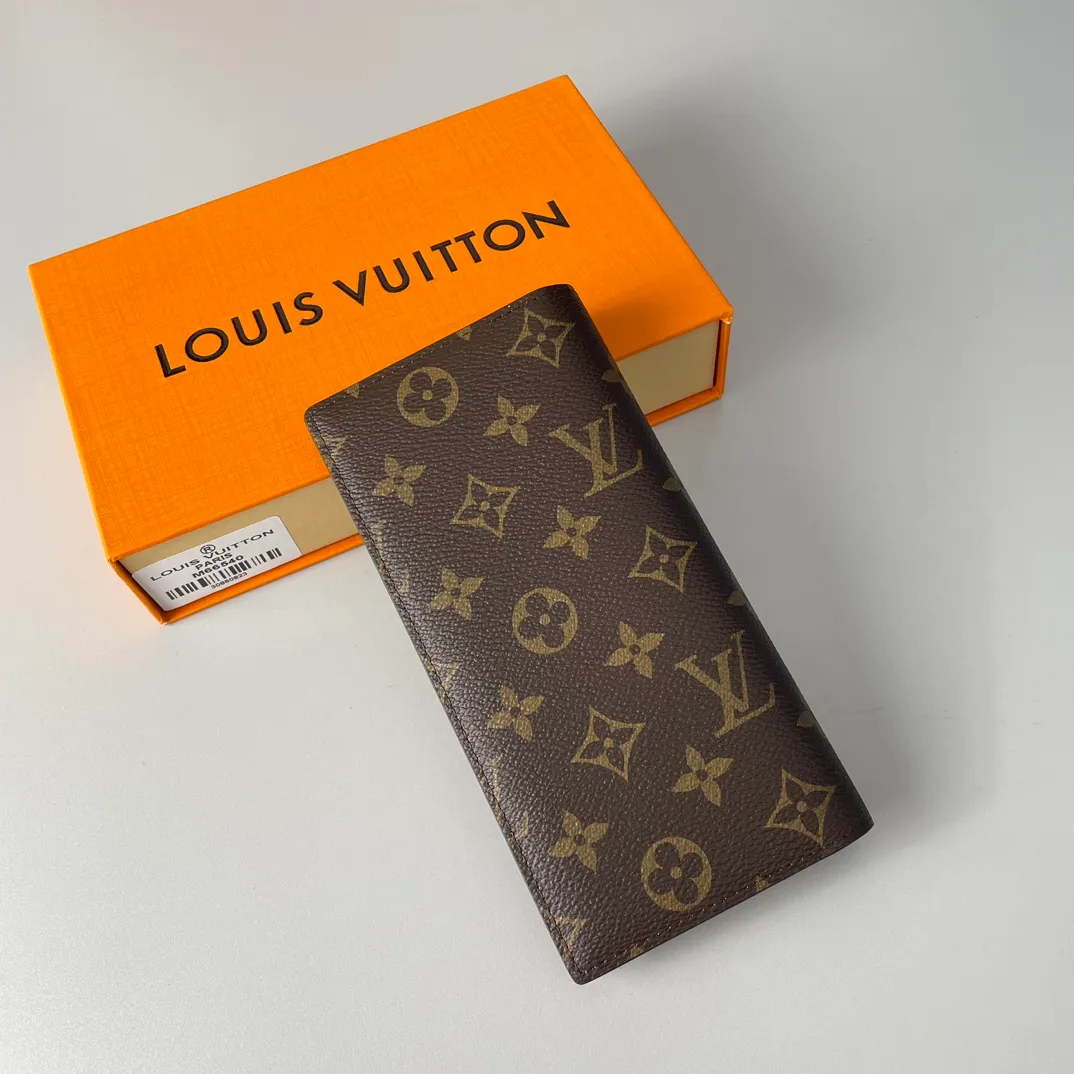 P340🇫🇷Exclusive real shot of overseas original single M66540! This canvas wallet exudes unstoppable masculinity. It's spacious and functional and can easily be stowed away in a coat pocket. Can hold change, credit cards and banknotes. Size: 19X10cm