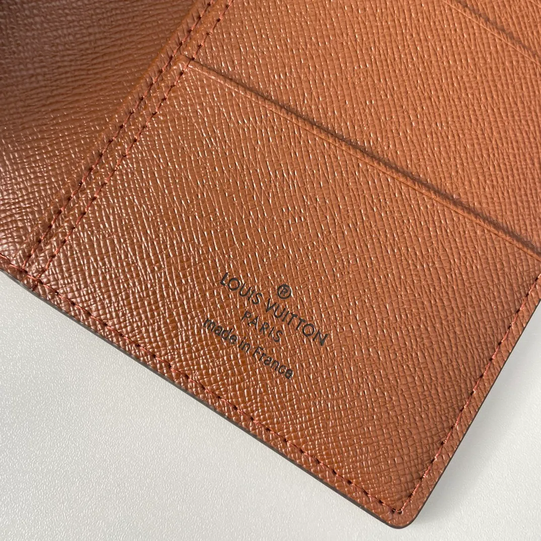 P340🇫🇷Exclusive real shot of overseas original single M66540! This canvas wallet exudes unstoppable masculinity. It's spacious and functional and can easily be stowed away in a coat pocket. Can hold change, credit cards and banknotes. Size: 19X10cm