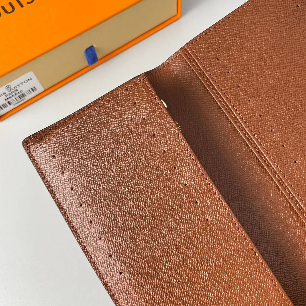 P340🇫🇷Exclusive real shot of overseas original single M66540! This canvas wallet exudes unstoppable masculinity. It's spacious and functional and can easily be stowed away in a coat pocket. Can hold change, credit cards and banknotes. Size: 19X10cm
