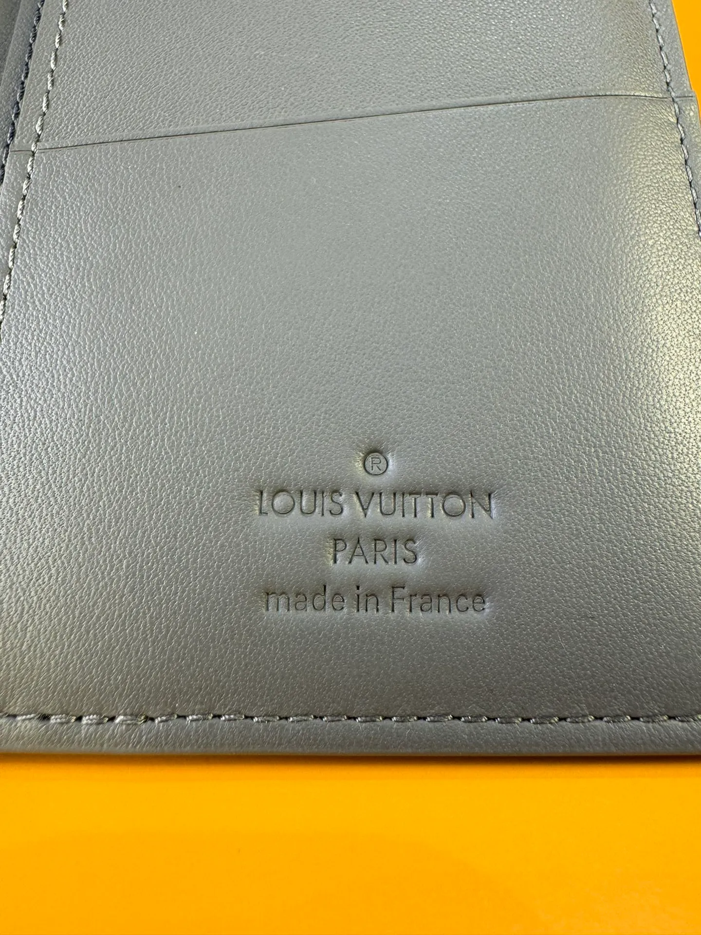 M81335 "Special Duty Free" ♻️[Official special edition·First-class material·All-steel hardware·French chips·Full set of packaging] This Brazza wallet is made of Monogram Shadow leather to stretch its toughness. Soft cow leather embossed with Louis Vuitton's signature Monogram pattern, compartments, coin pocket and card slot can hold banknotes and receipts. 10 x 19 x 2 cm💰660