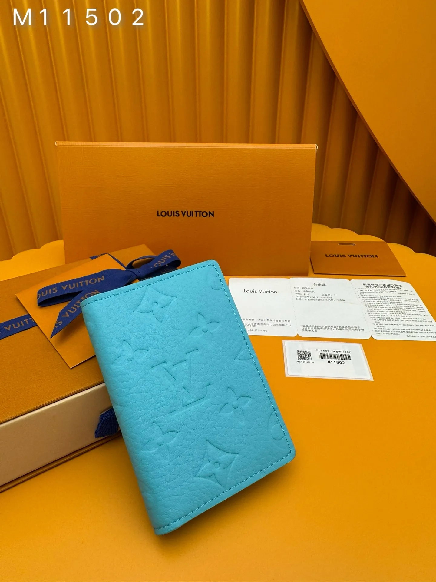 M11502 "Special Duty Free" ♻️[Official special edition·First-class material·All-steel hardware·French chips·Full set of packaging] This pocket wallet is made of soft and wear-resistant Taurillon leather, showing the brand's classic Monogram embossing. The fresh colors imitate the bright moonlight, and the handsome design makes it an everyday choice for modern life. 7.5x11.1x1cm 💰400