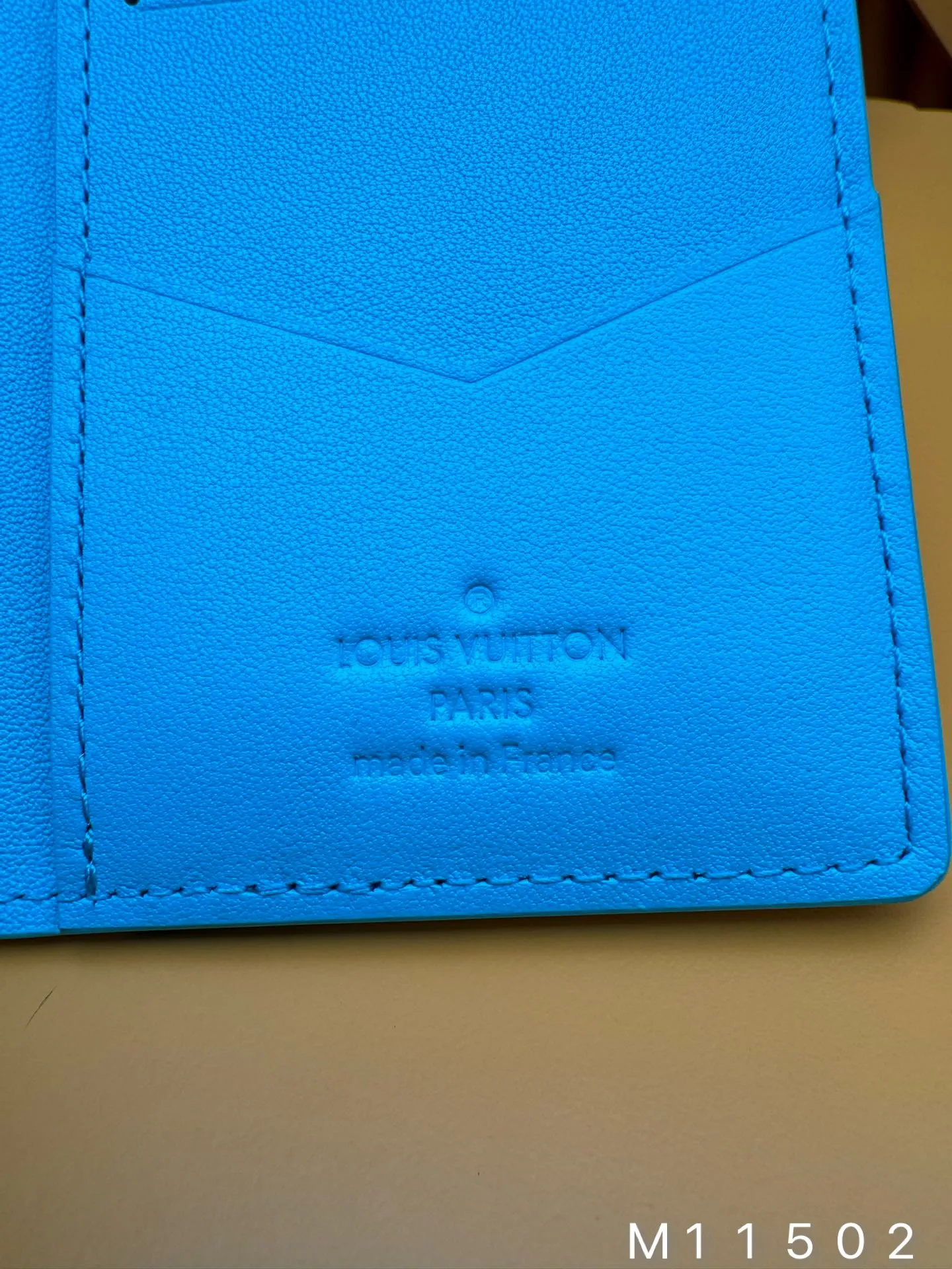 M11502 "Special Duty Free" ♻️[Official special edition·First-class material·All-steel hardware·French chips·Full set of packaging] This pocket wallet is made of soft and wear-resistant Taurillon leather, showing the brand's classic Monogram embossing. The fresh colors imitate the bright moonlight, and the handsome design makes it an everyday choice for modern life. 7.5x11.1x1cm 💰400