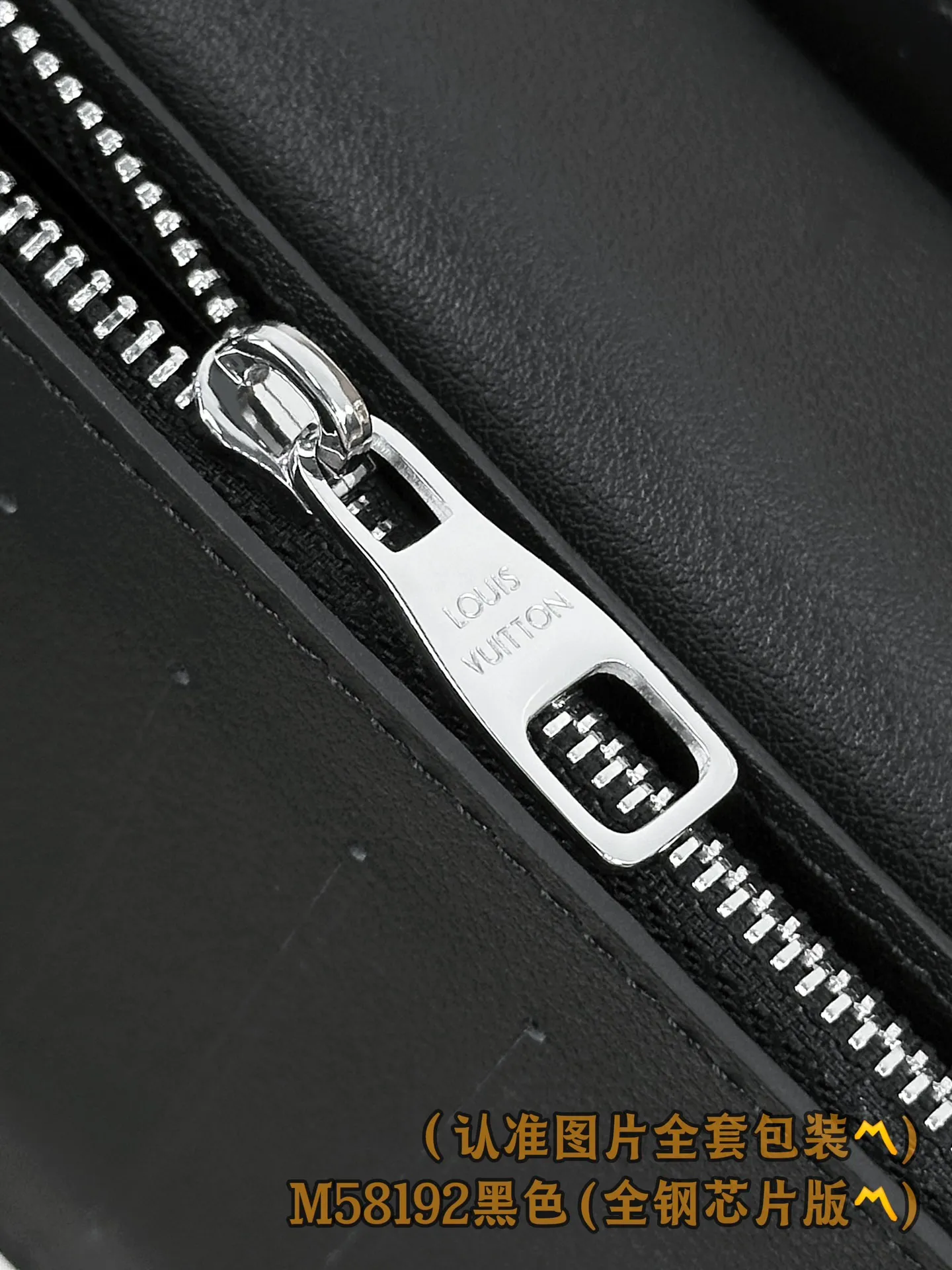 M58192 black (〽️A-grade all-steel version〽️) personalized customization, transcoding chip! Brazza Wallet, the brand's iconic Brazza long wallet is made of grained cowhide, creating an elegant and masculine look. Equipped with sixteen business card compartments, a large zippered compartment for storing change and multiple pockets, the wallet is both functional and beautiful. This Brazza wallet from the LV Aerogram series is also decorated with the LV Initials logo in the same tone, perfectly highlighting the brand style.  10 x 19 x 2 cm (length x height x width). Premium 360