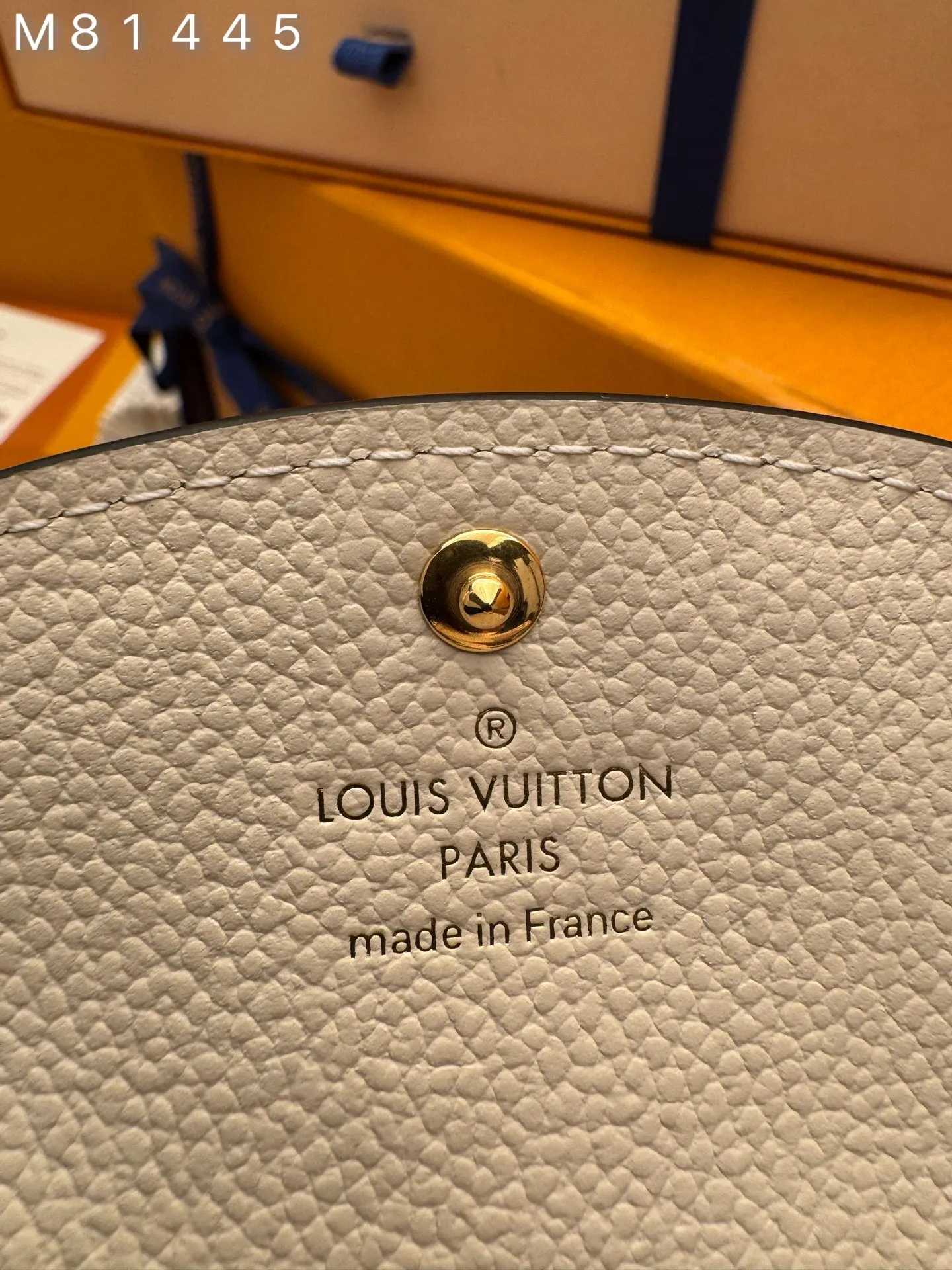 M81445 "Special Duty Free" ♻️ [Official special edition·First-class material·All-steel hardware·163 chips·Full set of packaging] This Rosalie coin purse is made of Monogram Empreinte embossed soft-grained cow leather. It opens with a rounded flap and has a compact configuration. It has a zippered coin pocket, a patch pocket and a card compartment inside. Louis Vuitton logo-engraved snaps secure the closure. 11x8x2.5cm 💰460