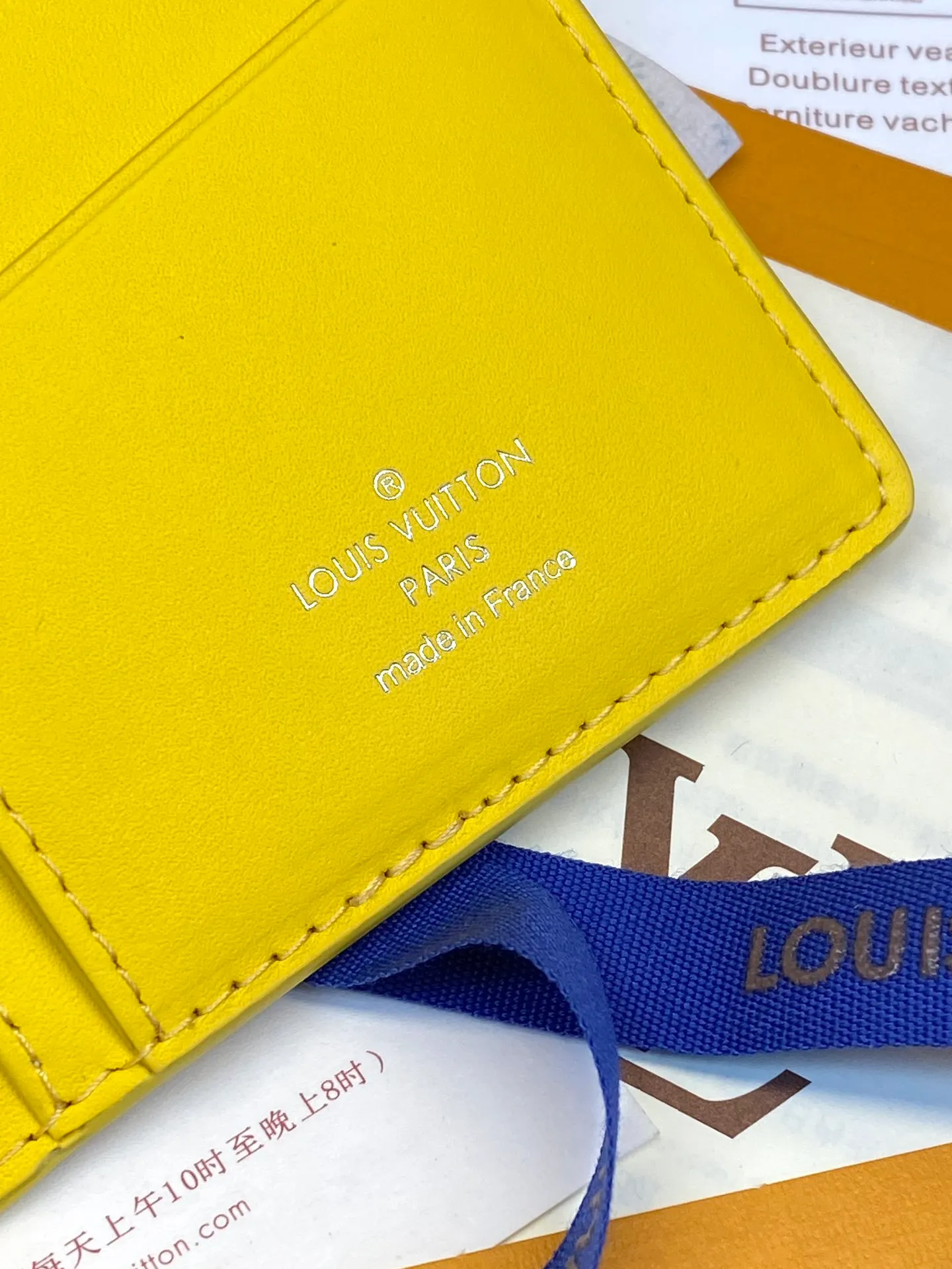 💰480 M69038 Yellow! The chip version, (made of top-grain cowhide) Brazza wallet is made of soft Taurillon leather embossed with the Monogram pattern. It has various card slots, pockets and a large zippered coin compartment. It has ample capacity and can easily fit in most jacket pockets. Dimensions 10 x 19 x 2 cm (length x height x width).