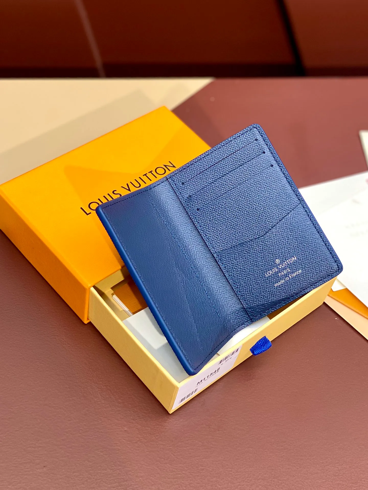 M11548 gradient blue! Card Holder Wallet Series Pocket Wallet This Louis Vuitton pocket wallet is small in size and powerful in function. It can store credit cards, banknotes and receipts, and can be easily put into a handbag or clothing pocket. Dimensions: 7.5 x 11x 1 cm (length x height x width). 💰320