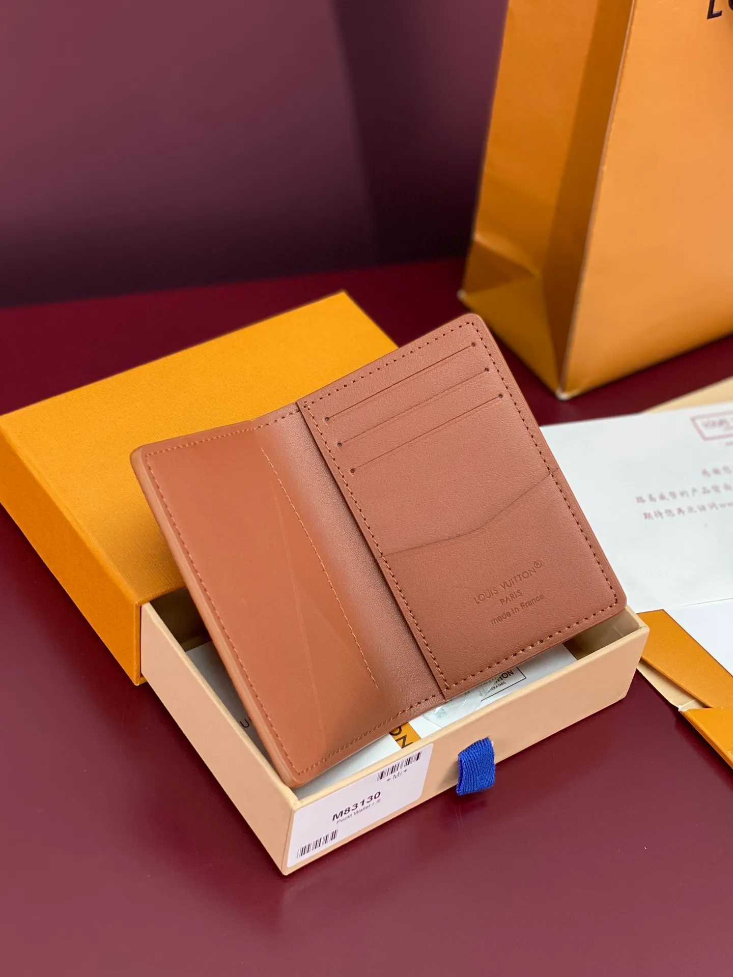 M83130 khaki! Concave and convex mark! Taurillon Card Pack! Made of first-grain cowhide, this pocket wallet is Taurillon leather. It is compact in size but has ample capacity, and contains functional designs such as pockets and card slots. Size: 11×8cm. 💰320