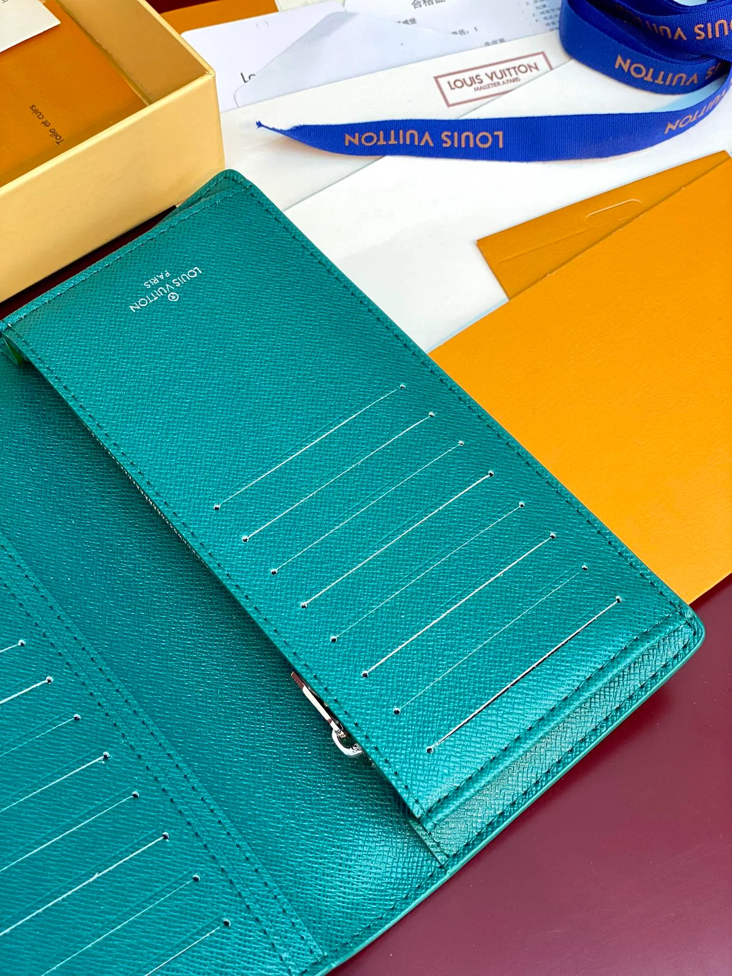 M12656 green! BRAZZA Wallet, this Brazza Wallet is made of Monogram Heritage canvas, witnessing Pharrell Williams' new interpretation of the iconic Monogram pattern. Criss-crossing textures and the Marque L.Vuitton Déposée logo reflect classic elements of the original Damier print, while multiple card slots and compartments complete the long design without sacrificing functional details.  19 x 2 x 10 cm (height x width x length). 💰380