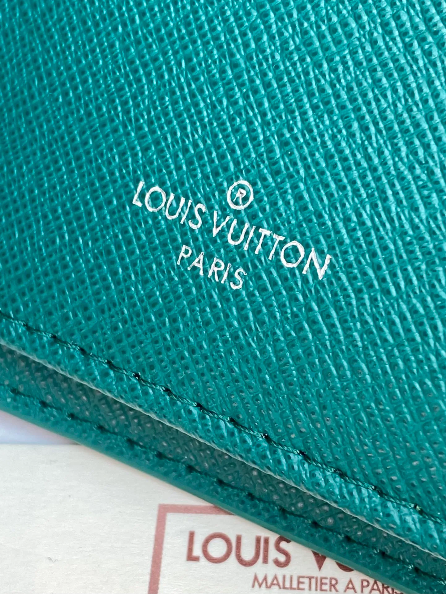 M12656 green! BRAZZA Wallet, this Brazza Wallet is made of Monogram Heritage canvas, witnessing Pharrell Williams' new interpretation of the iconic Monogram pattern. Criss-crossing textures and the Marque L.Vuitton Déposée logo reflect classic elements of the original Damier print, while multiple card slots and compartments complete the long design without sacrificing functional details.  19 x 2 x 10 cm (height x width x length). 💰380