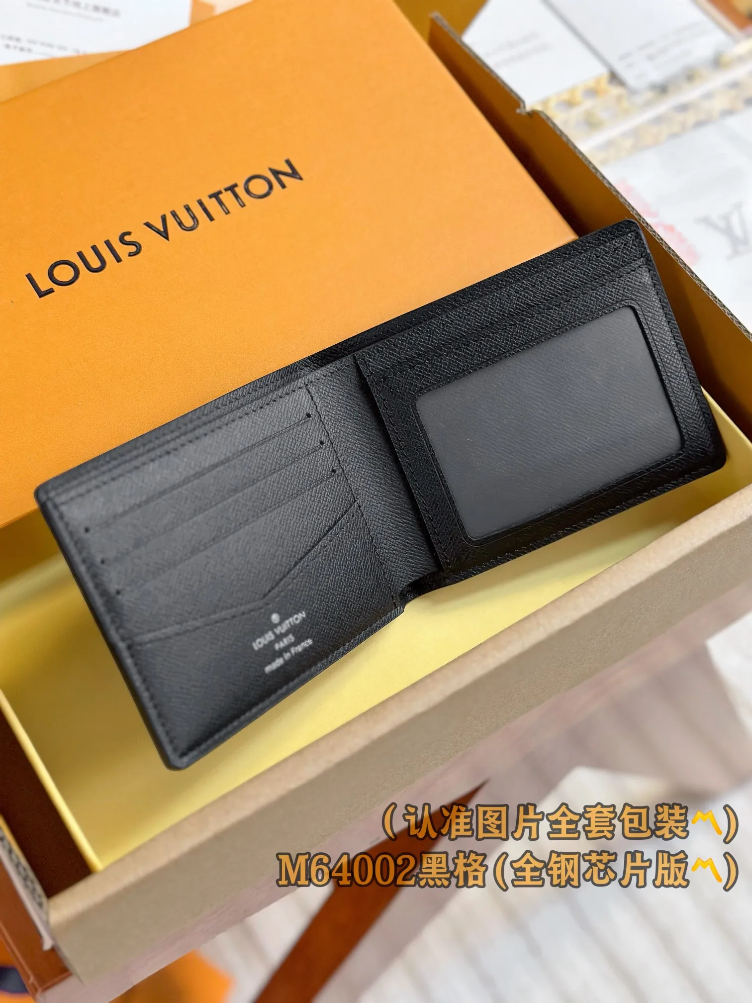 N64002 Heige (〽️A-grade all-steel version〽️) personalized customization, transcoding chip! SLENDER ID WALLET Made of smooth Taiga leather, this wallet is small and slim enough to hold everyday essentials, yet easily stows away in a front or back pocket. This wallet features a transparent compartment for ID. 11.0 x 8.5 x 1.0 cm (length x height x width). Special grade 210