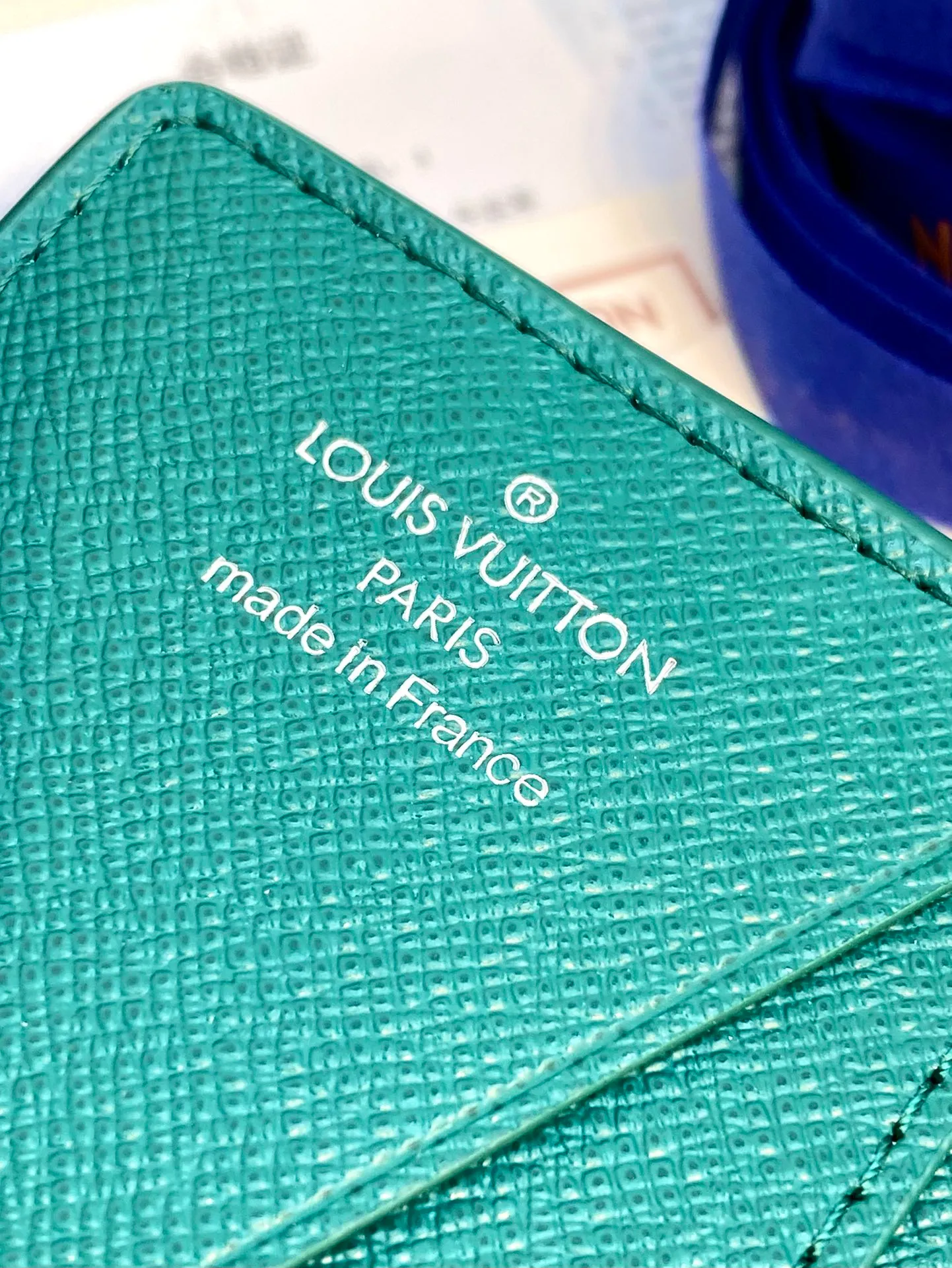 M12659 green! Pocket wallet, this pocket wallet is made of Monogram Heritage coated canvas, which is integrated with classic elements such as the vertical and horizontal texture of Damier check and the Marque L.Vuitton Déposée logo, showing Pharrell Williams' modern interpretation of the Monogram pattern.  11.1 x 1 x 7.5 cm (height x width x length). 💰320