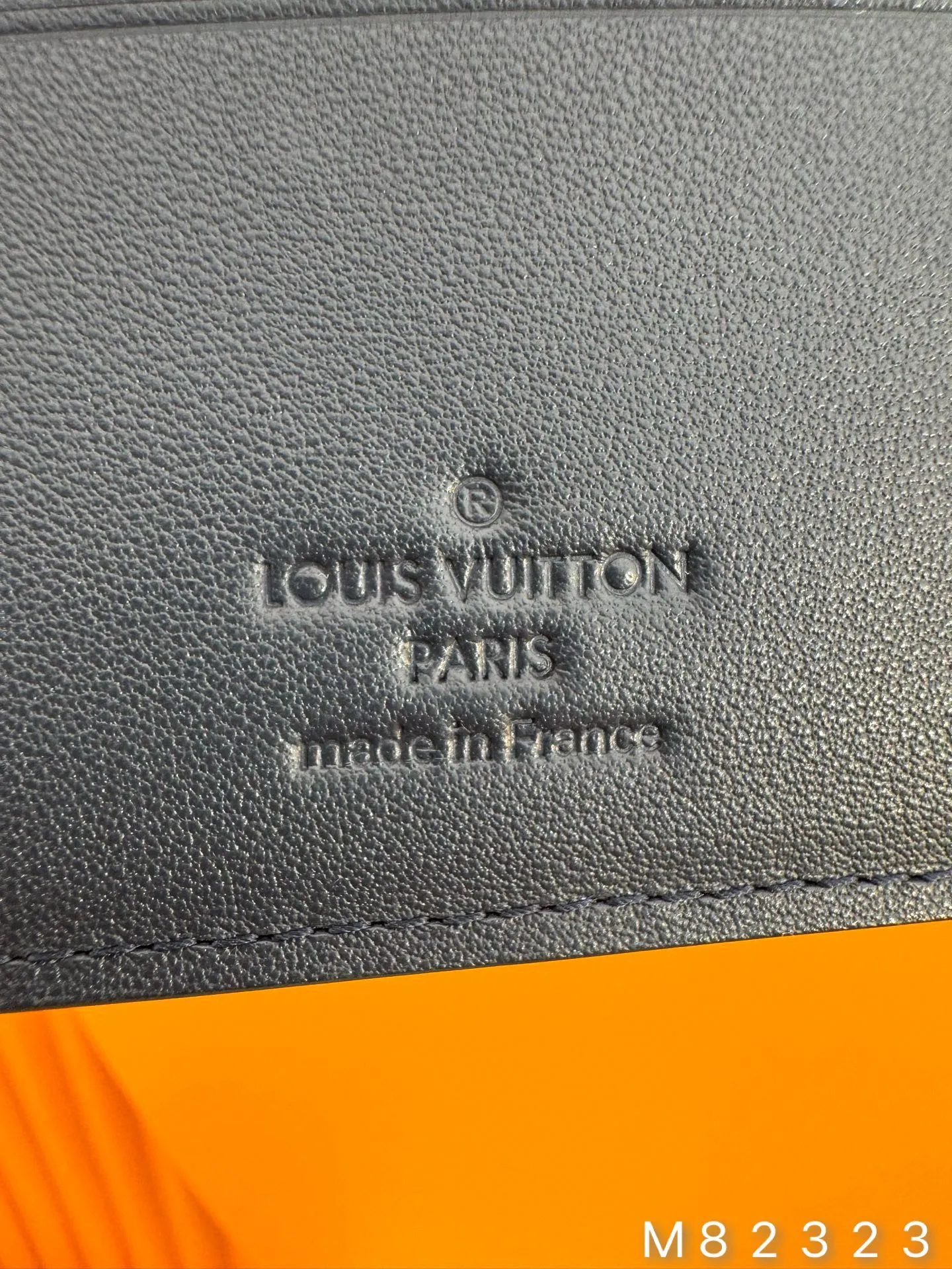 M82323 "Special Duty Free" ♻️[Official special edition·First-class material·All-steel hardware·French chips·Full set of packaging] This Multiple wallet is made of smooth cow leather, and uses printing and embossing techniques to reproduce the Monogram pattern drawn by Georges Vuitton in 1896, showing a strong retro sentiment. 11.5x9x1.5cm 💰440
