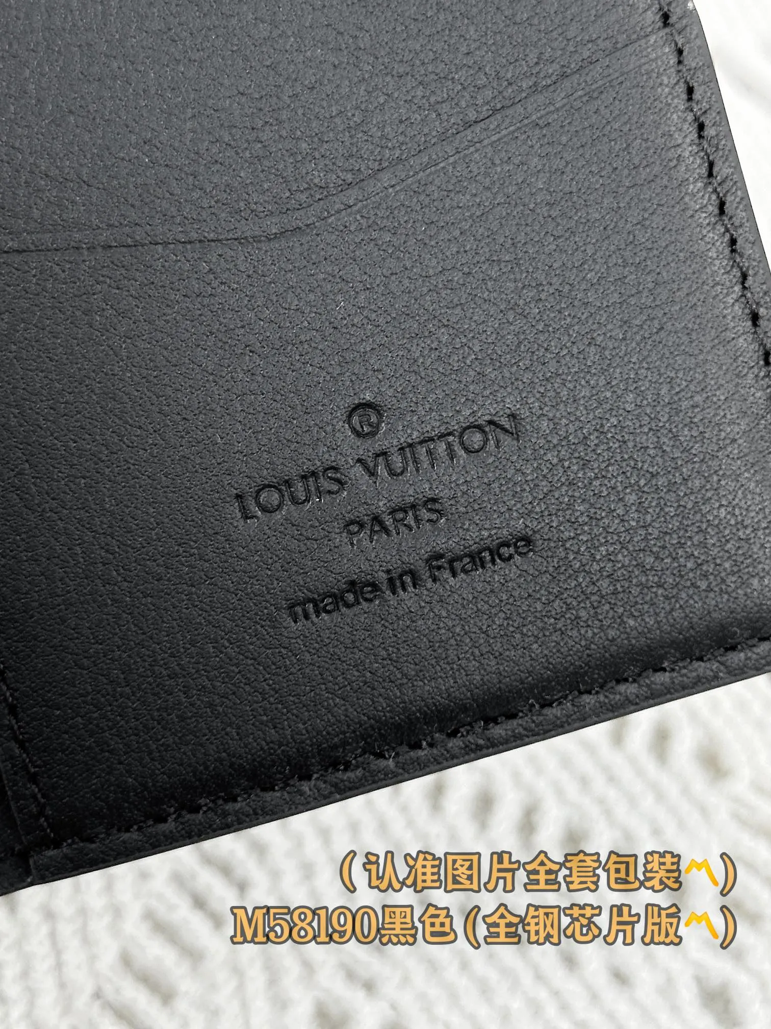 M58190 black (〽️A-grade all-steel version〽️) personalized customization, transcoding chip! Pocket-sized universal wallet This pocket-sized universal wallet from the LV Aerogram series is made of grained cowhide, with low-key chic tones and compact design embellishments! LV Initials logo, there are three business card compartments and five pockets inside, which can store business cards, receipts and banknotes in an orderly manner, while the external pockets can easily access commonly used cards.  7.5 x 11.1 x 1 cm (length x height x width) Premium 250