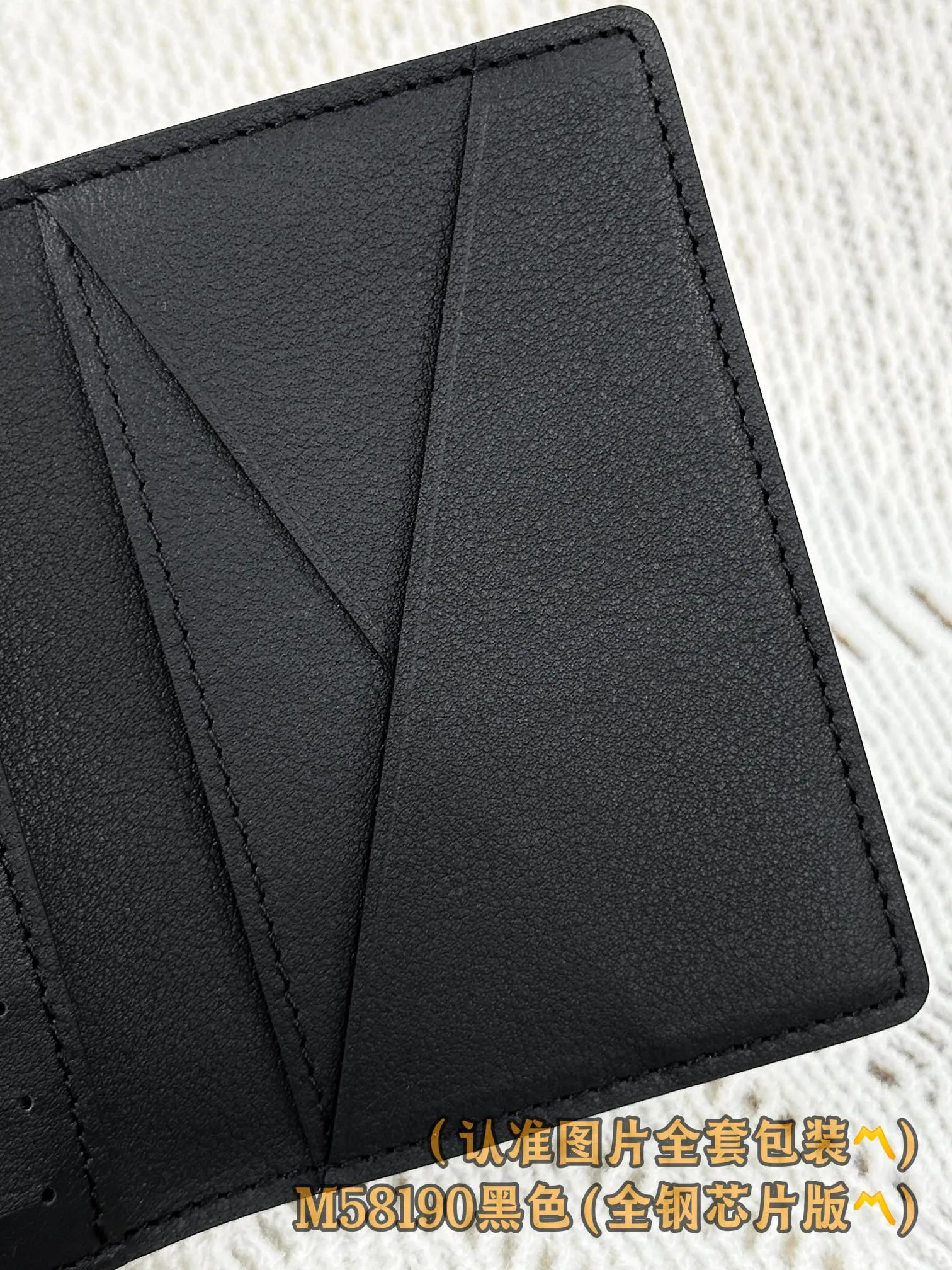 M58190 black (〽️A-grade all-steel version〽️) personalized customization, transcoding chip! Pocket-sized universal wallet This pocket-sized universal wallet from the LV Aerogram series is made of grained cowhide, with low-key chic tones and compact design embellishments! LV Initials logo, there are three business card compartments and five pockets inside, which can store business cards, receipts and banknotes in an orderly manner, while the external pockets can easily access commonly used cards.  7.5 x 11.1 x 1 cm (length x height x width) Premium 250