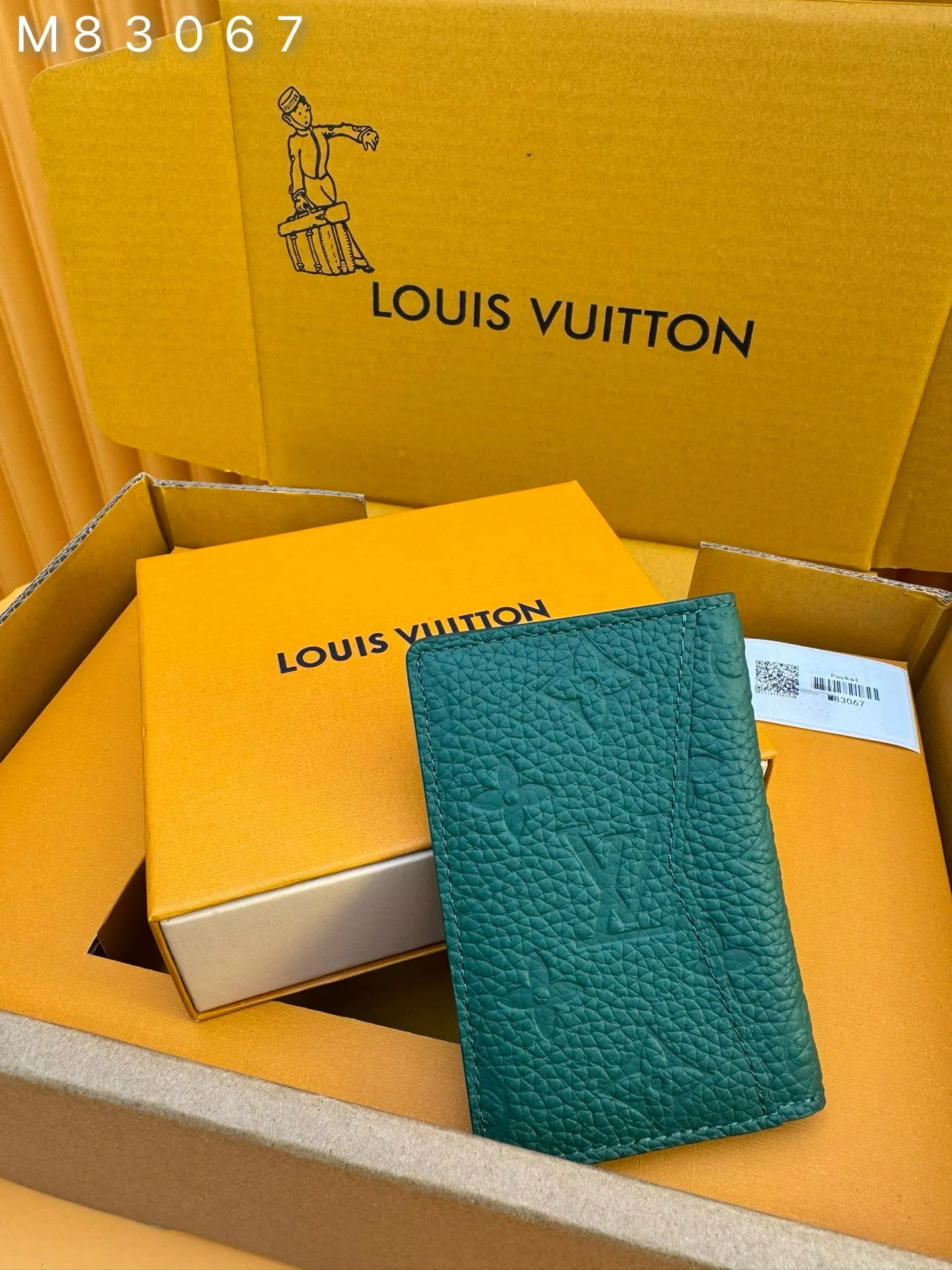 M83067 "Special Duty Free" ♻️[Official special edition·First-class material·All-steel hardware·French chips·Full set of packaging] This pocket wallet is made of soft and wear-resistant Taurillon leather, showing the brand's classic Monogram embossing. The fresh colors imitate the bright moonlight, and the handsome design makes it an everyday choice for modern life. 7.5x11.1x1cm 💰400