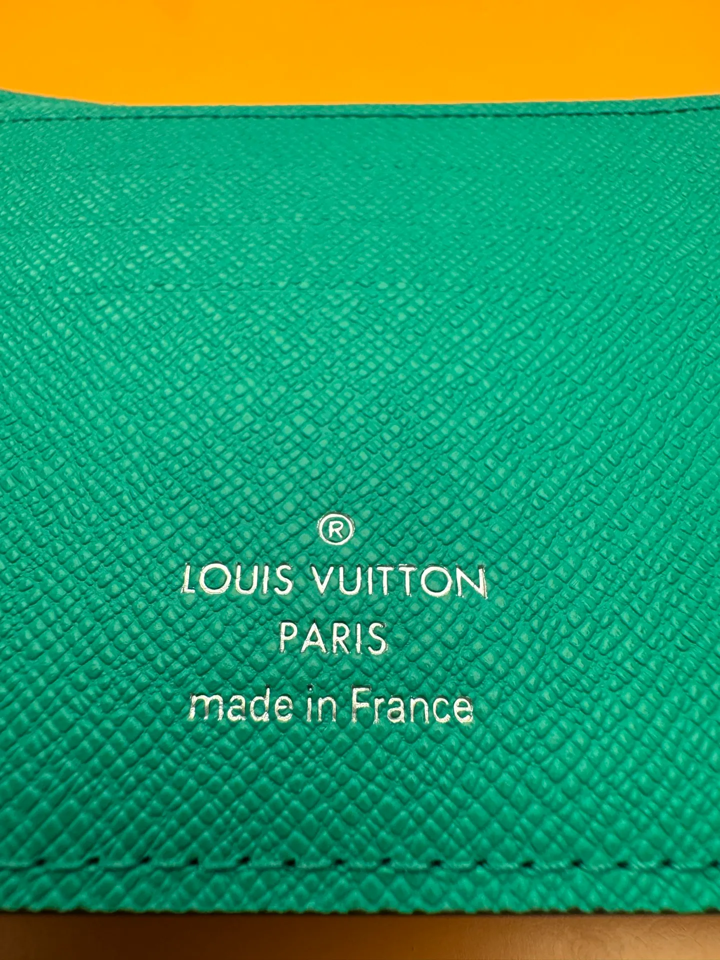 M30993 "Special Duty Free" ♻️ [Official special edition·First-class material·All-steel hardware·French chips·Full set of packaging] Multiple wallet is made of Monogram canvas and Taïga leather to create a layered color effect and outline simple lines. It contains multiple compartments and card slots, which can store bank cards, bills and banknotes, and can be easily placed in most pockets. 11.5x9.0x1.5cm 💰420