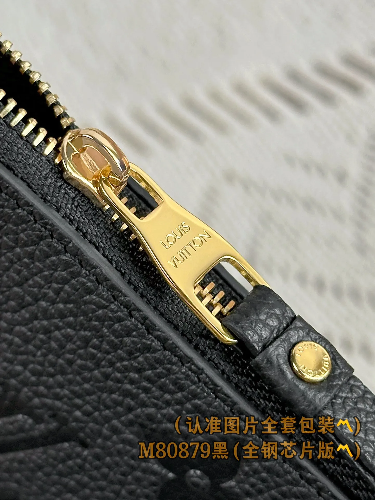 M80879 black! (〽️A grade all steel〽️) personalized customized version! Key Coin, this key coin purse is made of two-tone Monogram Empreinte leather. Its elegant and practical design features a secure zipper closure. It can store keys and other small items such as change, cards or lipstick. It can be hung on a handbag or belt, or can be hung on the D-ring buckle of other Louis Vuitton handbags.  12 x 7 x 1.5 cm (length x height x width). Special grade 280