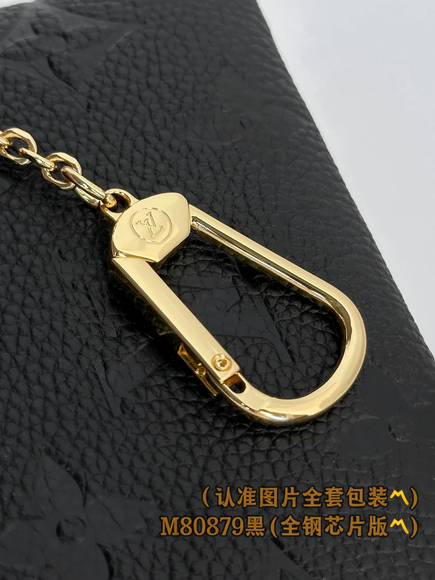 M80879 black! (〽️A grade all steel〽️) personalized customized version! Key Coin, this key coin purse is made of two-tone Monogram Empreinte leather. Its elegant and practical design features a secure zipper closure. It can store keys and other small items such as change, cards or lipstick. It can be hung on a handbag or belt, or can be hung on the D-ring buckle of other Louis Vuitton handbags.  12 x 7 x 1.5 cm (length x height x width). Special grade 280