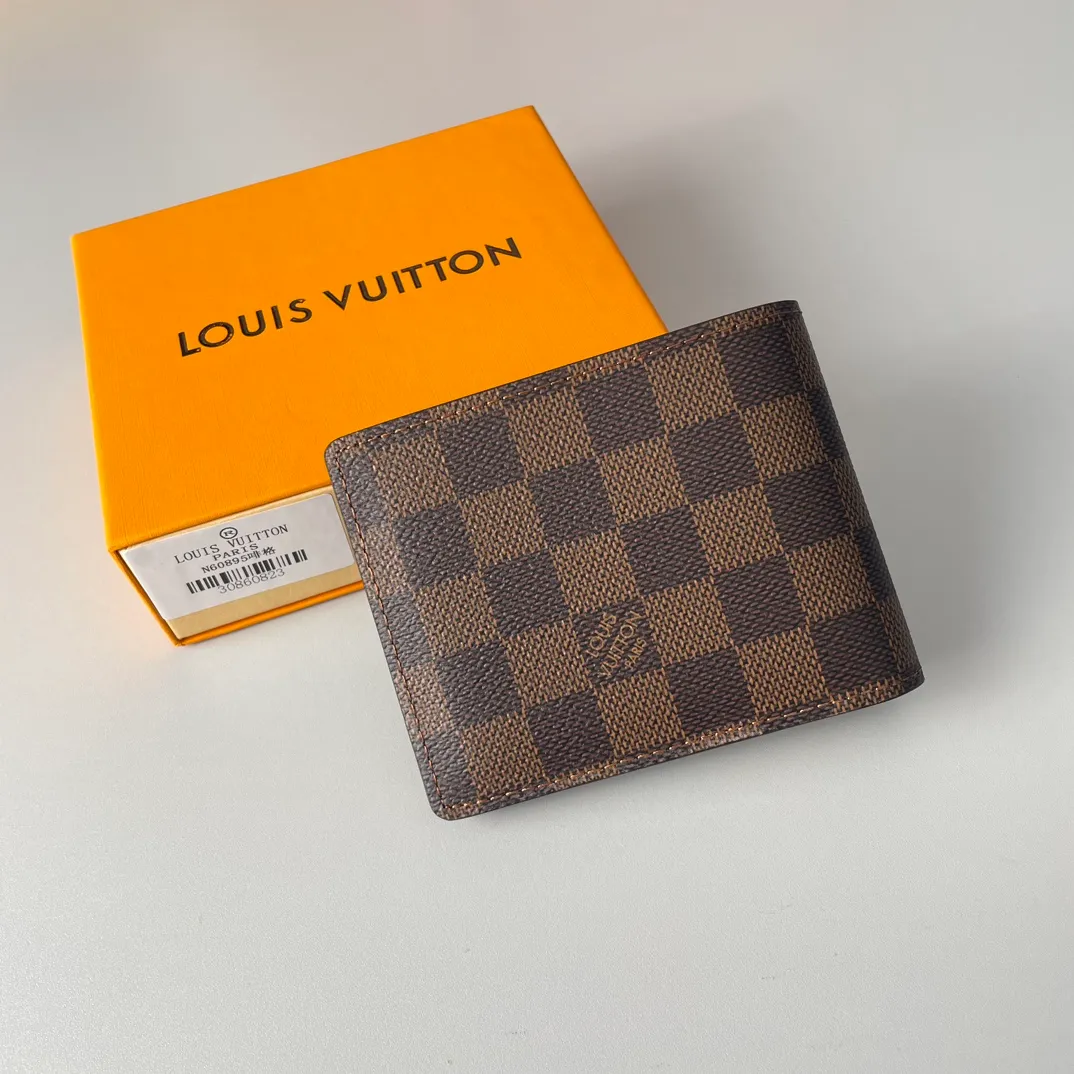 P220🇫🇷Exclusive real shot of overseas original order N60895! This Multiple wallet is made of Damier canvas and can store credit cards, banknotes, receipts, etc. Size: 11×9cm