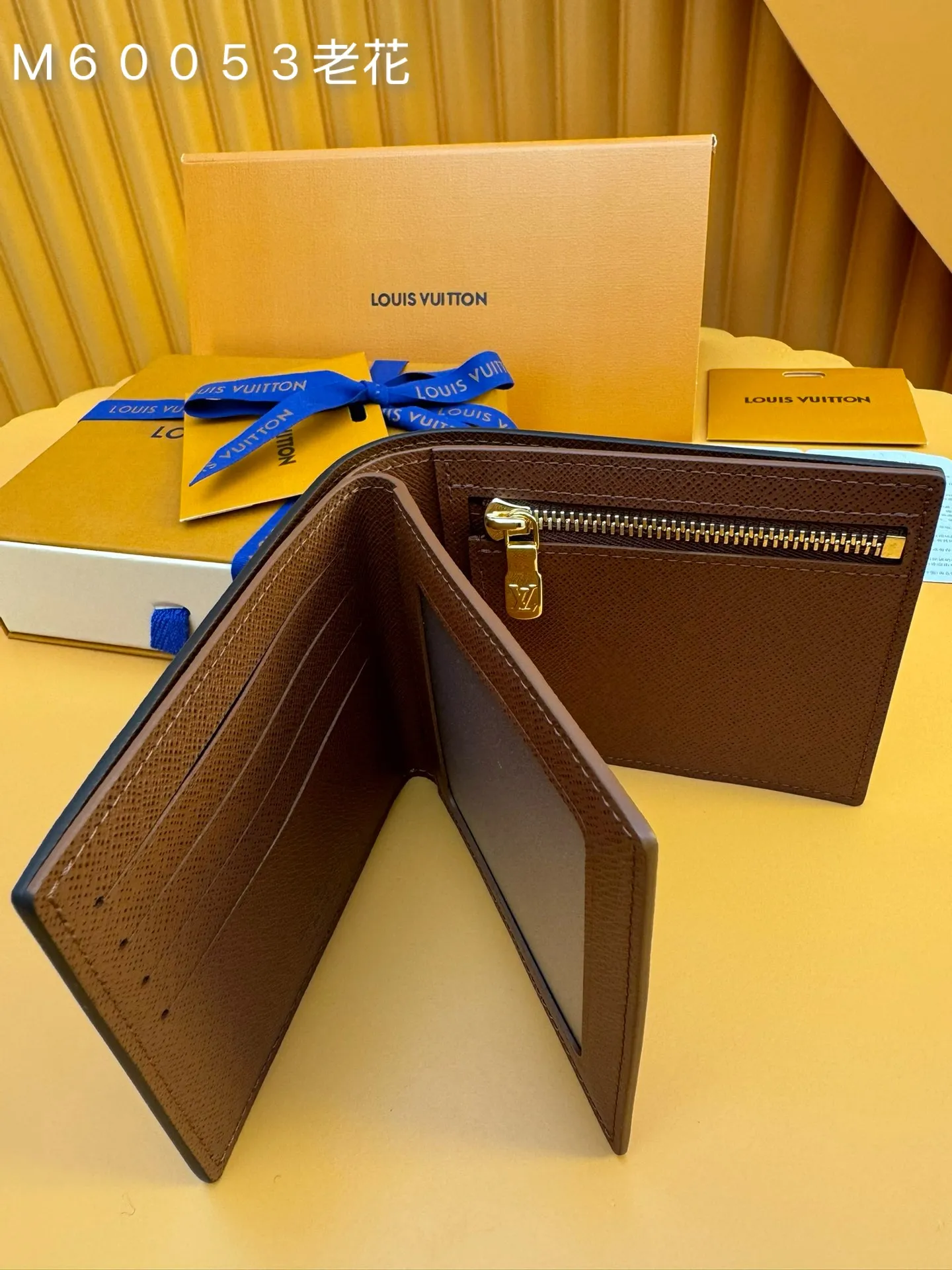 M60053 Presbyopia "Special Duty Free" ♻️[Official special edition·First class material·All steel hardware·French chip·Full set of packaging] This Amerigo wallet combines immortal classic style with extremely practical functional design. The design is simple and convenient, while still being small and exquisite, it can be easily stowed in the back pocket of jeans. 11.5x9.5cm 💰460