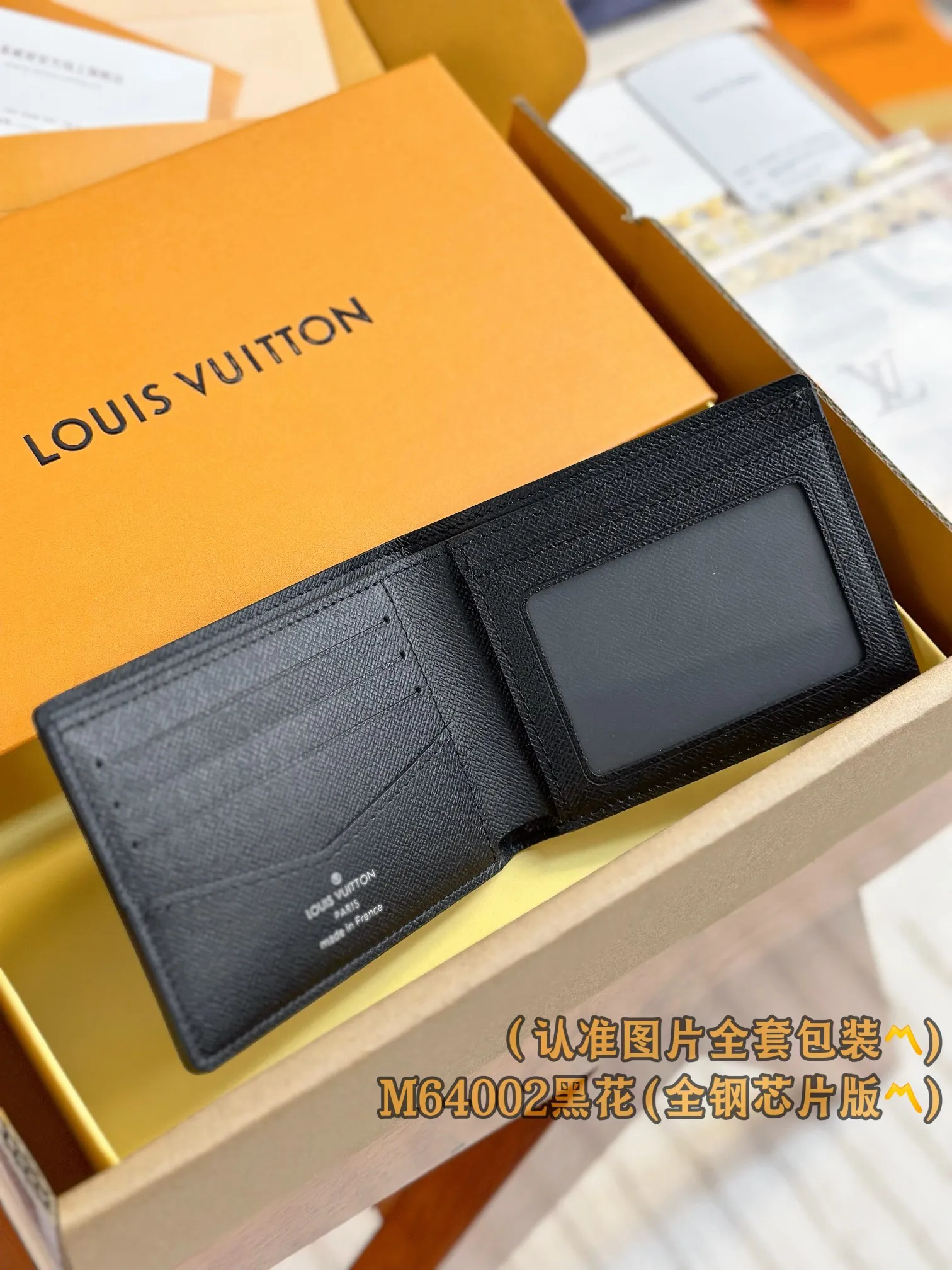 N64002 Black Flower (〽️A-grade all-steel version〽️) personalized customization, transcoding chip! SLENDER ID WALLET Made of smooth Taiga leather, this wallet is small and slim enough to hold everyday essentials, yet easily stows away in a front or back pocket. This wallet features a transparent compartment for ID. 11.0 x 8.5 x 1.0 cm (length x height x width). Special grade 210