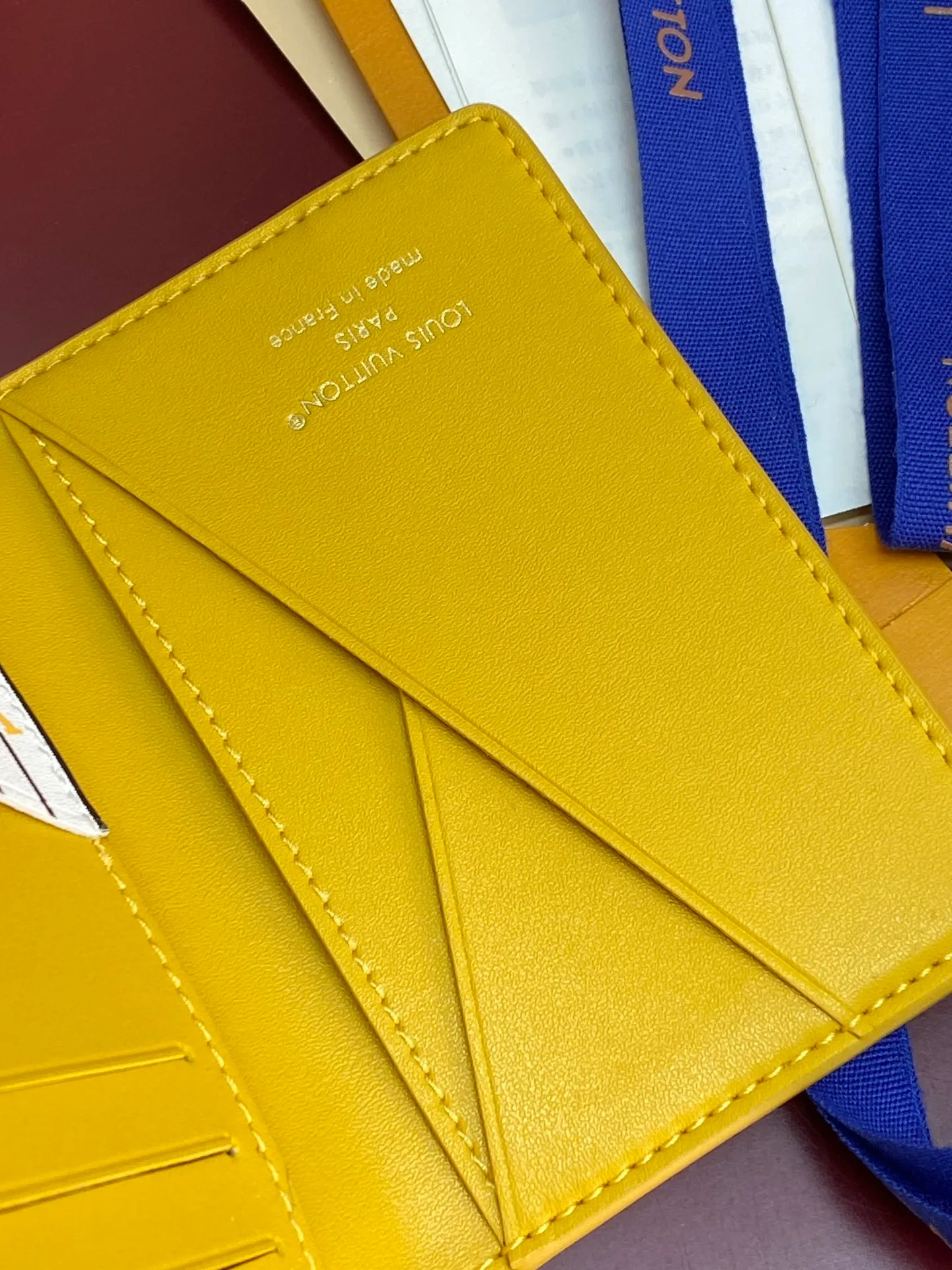 M25797 Yellow! 🦀Pocket Wallet, This pocket wallet is made of grained Epi leather dip-dyed in bright colors, and its fine embossing combines artistic beauty with tough texture. The LV letters on the front and inner stripes are rich in details, and the inner and outer pockets and card slots complete functional considerations.  11 x 1 x 8 cm (height x width x length). 💰360