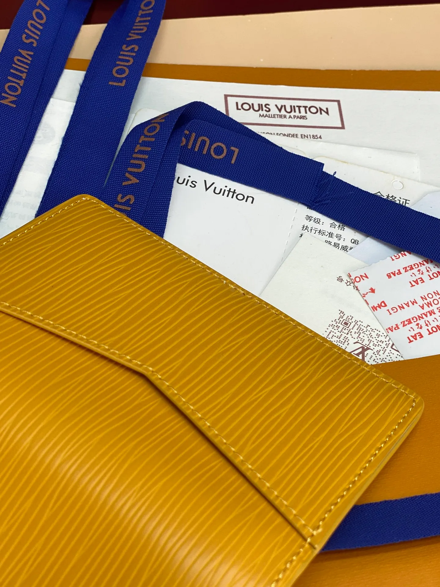 M25797 Yellow! 🦀Pocket Wallet, This pocket wallet is made of grained Epi leather dip-dyed in bright colors, and its fine embossing combines artistic beauty with tough texture. The LV letters on the front and inner stripes are rich in details, and the inner and outer pockets and card slots complete functional considerations.  11 x 1 x 8 cm (height x width x length). 💰360
