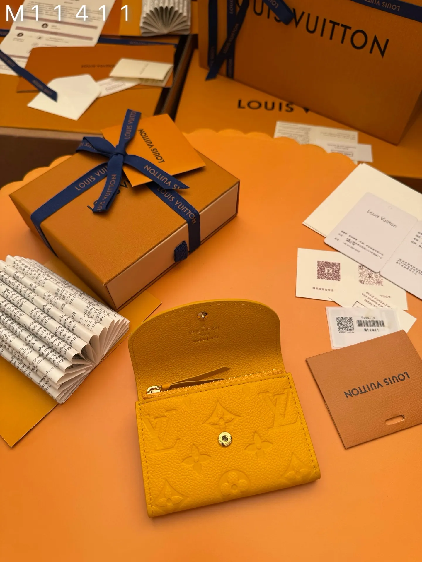 M11411 "Special Duty Free" ♻️ [Official special edition·First-class material·All-steel hardware·163 chips·Full set of packaging] This Rosalie coin purse is made of Monogram Empreinte embossed soft-grained cow leather. It opens with a rounded flap and has a compact configuration. It has a zippered coin pocket, a patch pocket and a card compartment inside. Louis Vuitton logo-engraved snaps secure the closure. 11x8x2.5cm 💰460