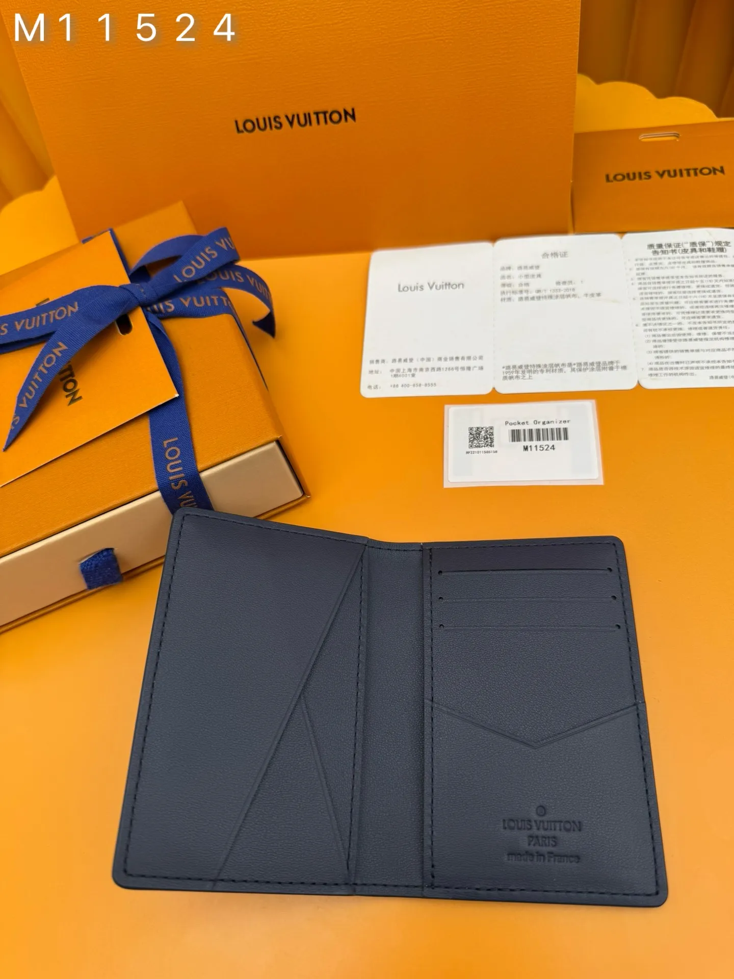 M11524 "Special Duty Free" ♻️[Official special edition·First-class material·All-steel hardware·French chips·Full set of packaging] This pocket wallet is made of soft and wear-resistant Taurillon leather, showing the brand's classic Monogram embossing. The fresh colors imitate the bright moonlight, and the handsome design makes it an everyday choice for modern life. 7.5x11.1x1cm 💰480