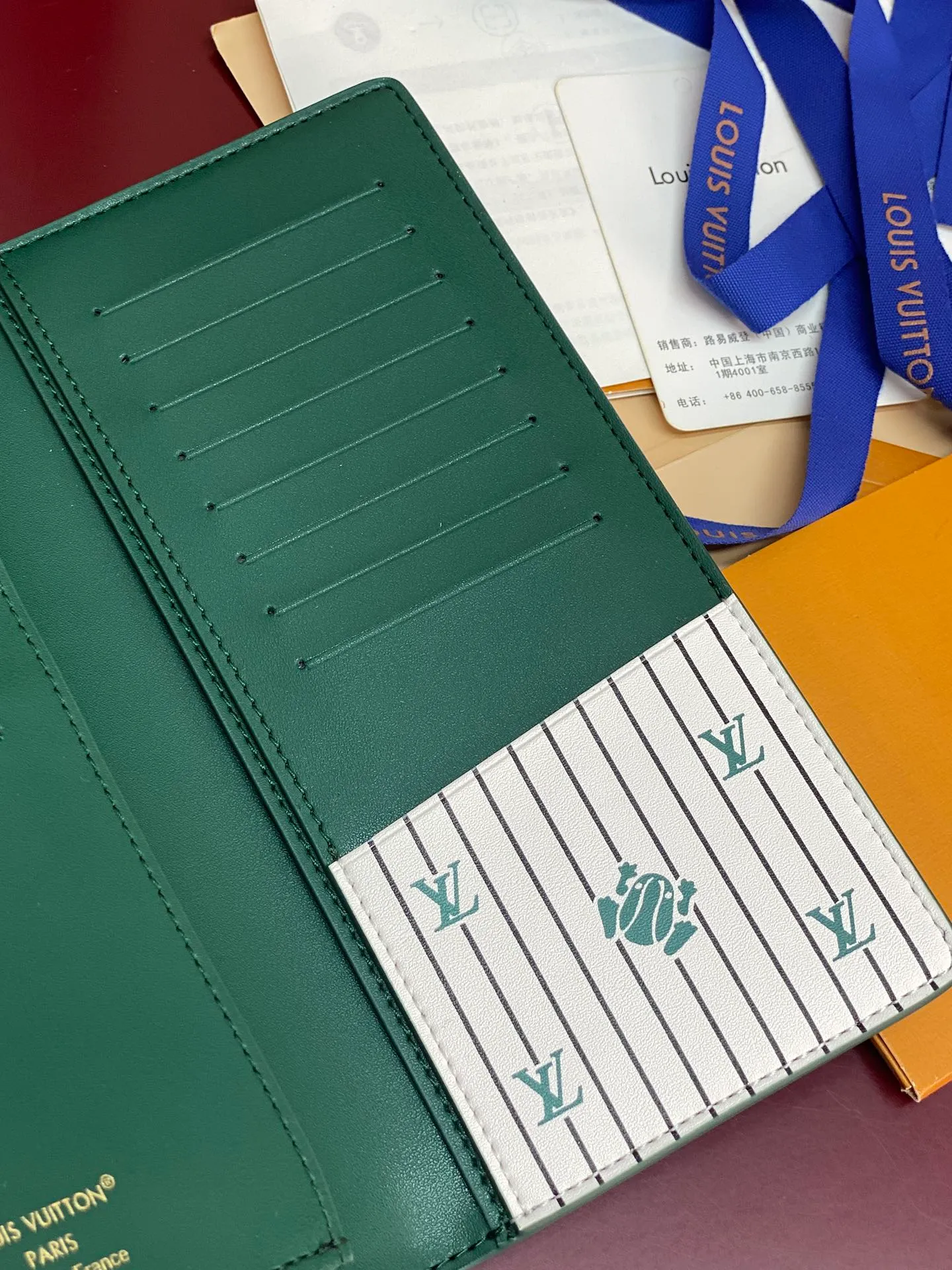 M25800 green! 🐸Water ripple long clip! The Brazza wallet has multiple credit card slots and compartments for banknotes. It is very practical and made of elegant and soft Epi leather. size:10X19CM. 💰460