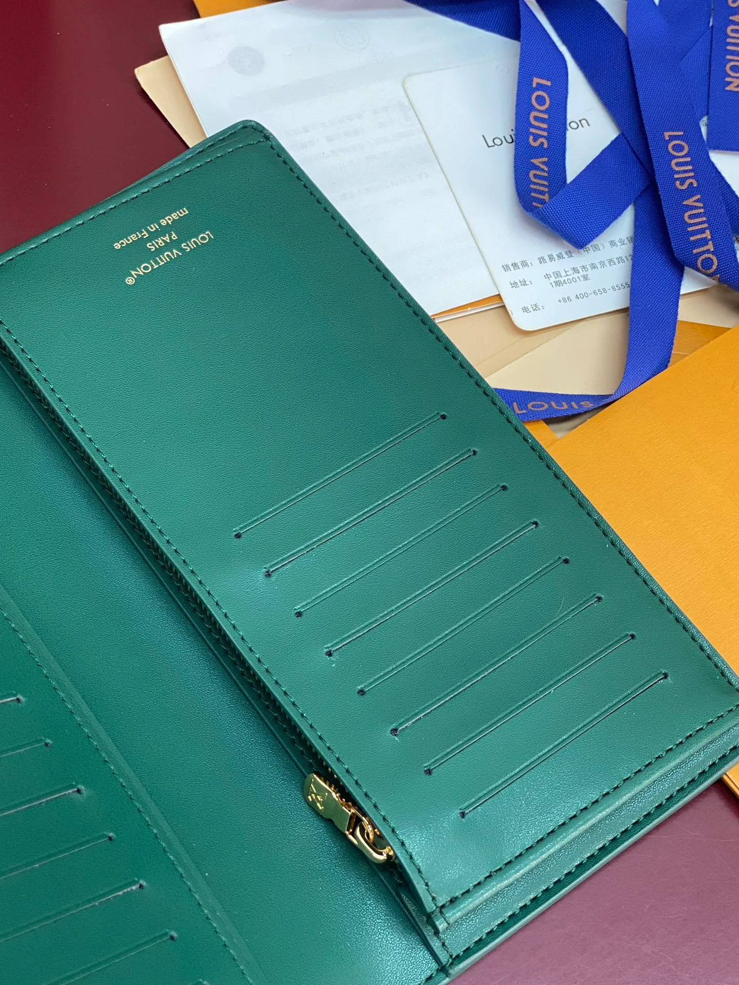 M25800 green! 🐸Water ripple long clip! The Brazza wallet has multiple credit card slots and compartments for banknotes. It is very practical and made of elegant and soft Epi leather. size:10X19CM. 💰460