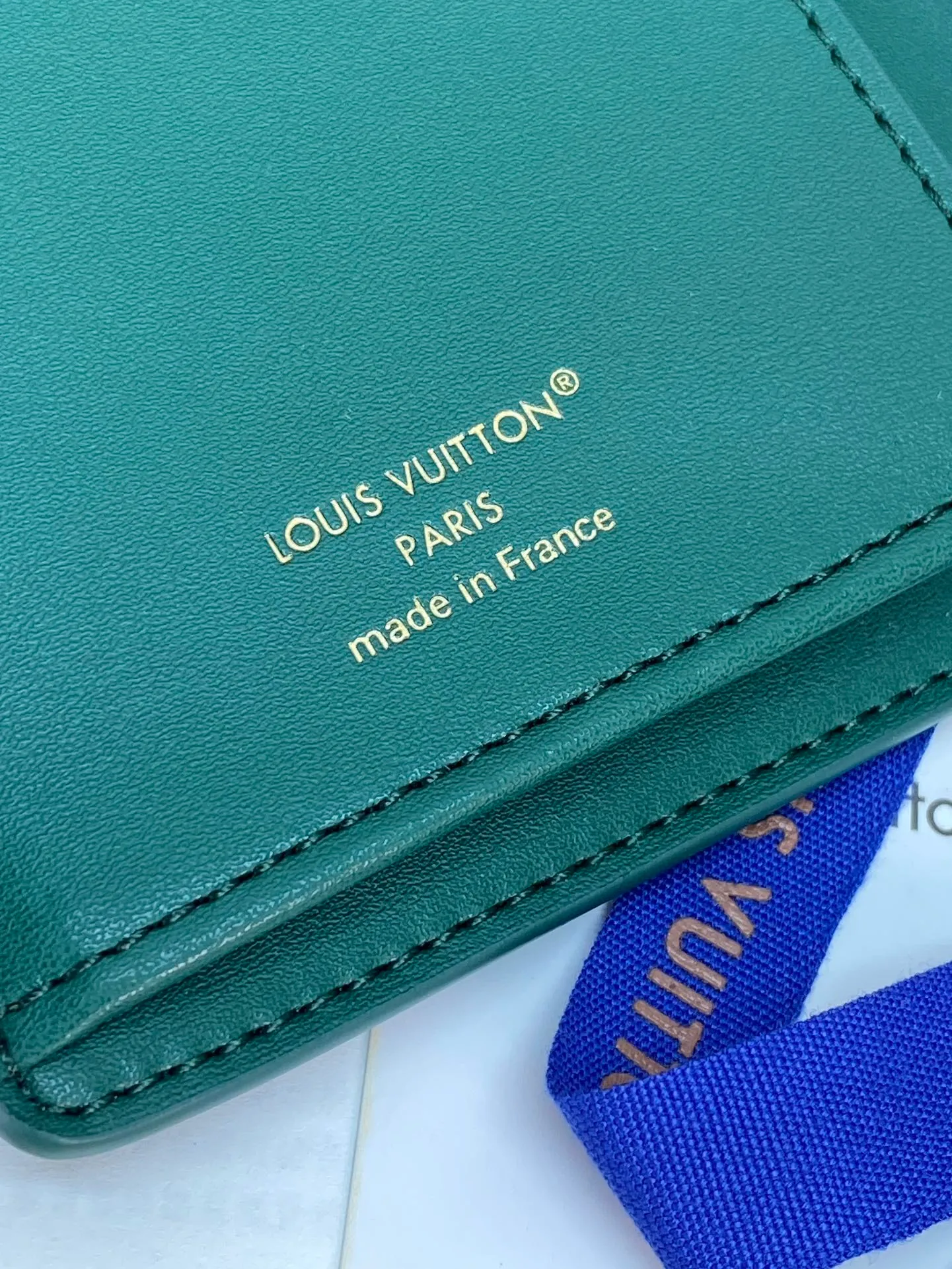 M25800 green! 🐸Water ripple long clip! The Brazza wallet has multiple credit card slots and compartments for banknotes. It is very practical and made of elegant and soft Epi leather. size:10X19CM. 💰460