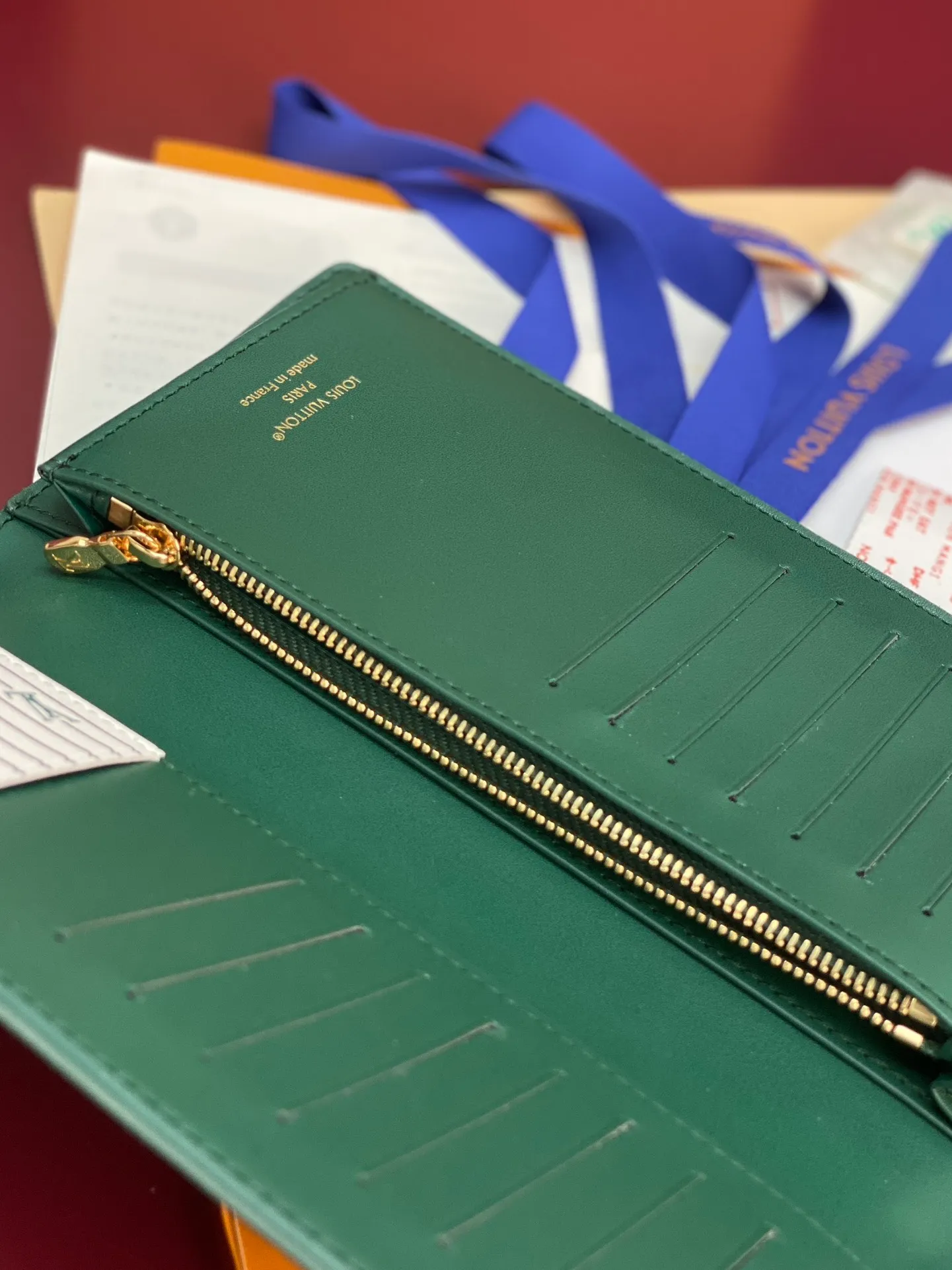 M25800 green! 🐸Water ripple long clip! The Brazza wallet has multiple credit card slots and compartments for banknotes. It is very practical and made of elegant and soft Epi leather. size:10X19CM. 💰460