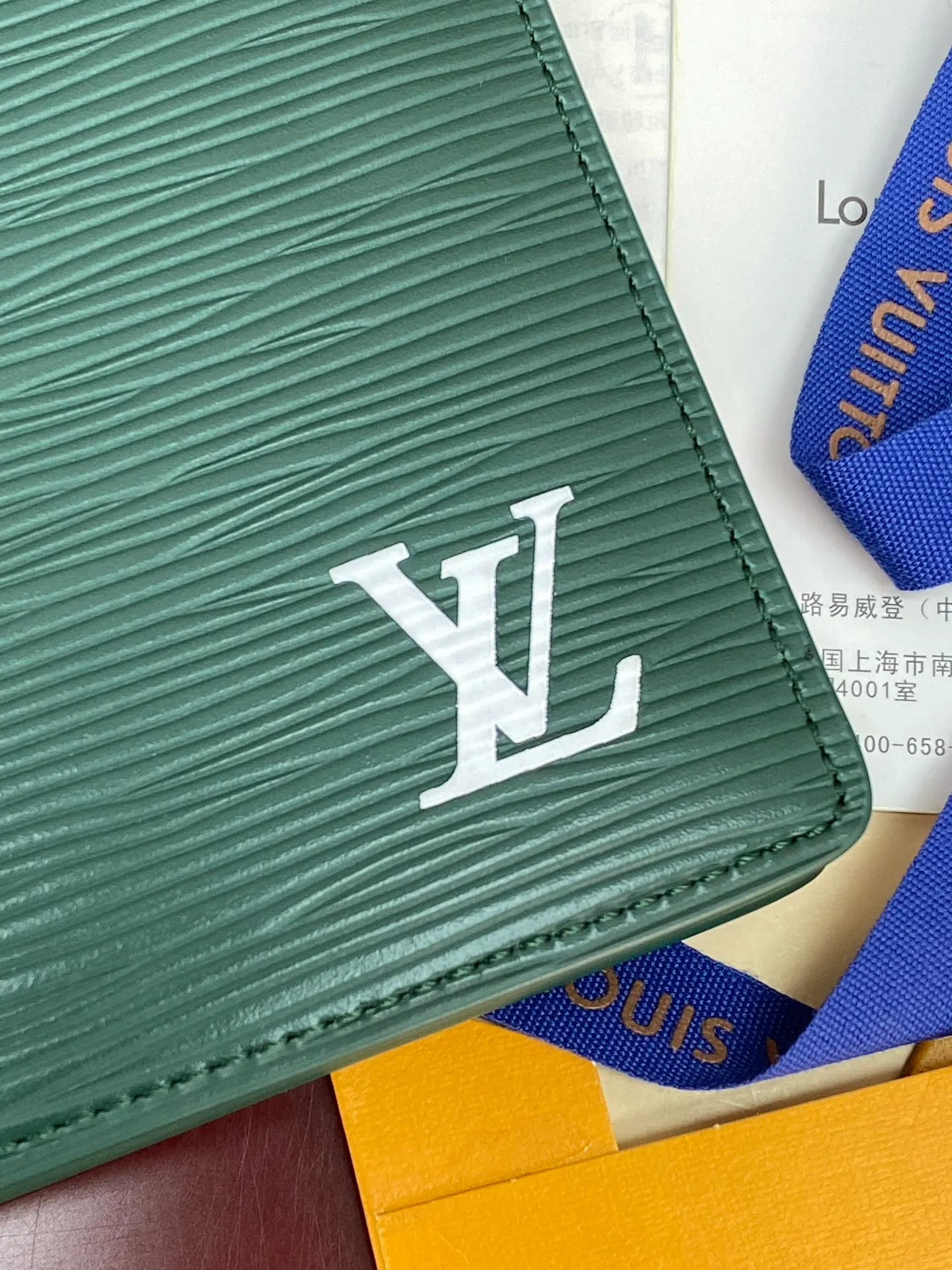 M25800 green! 🐸Water ripple long clip! The Brazza wallet has multiple credit card slots and compartments for banknotes. It is very practical and made of elegant and soft Epi leather. size:10X19CM. 💰460