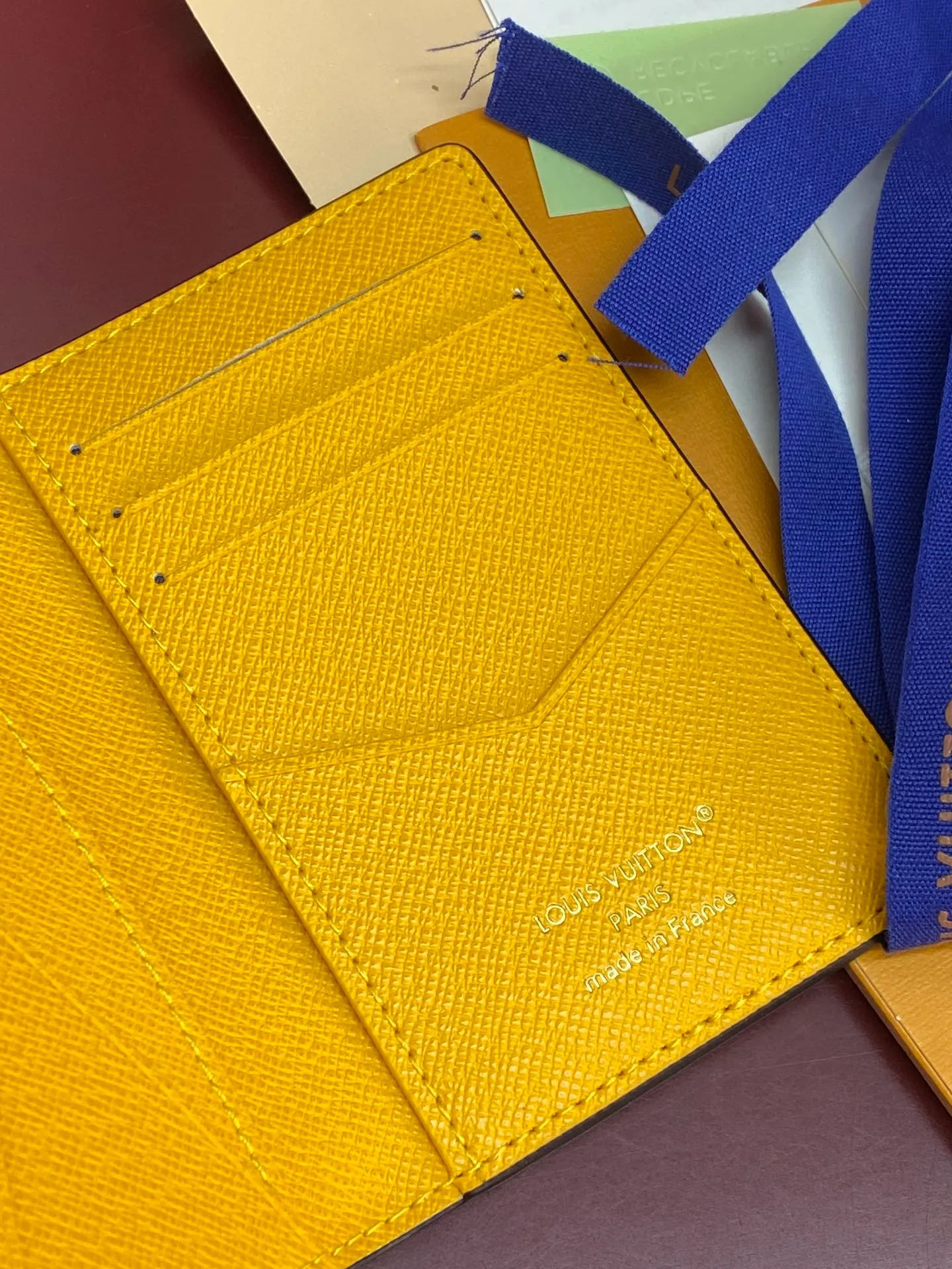 M25794 pocket wallet! This pocket wallet in Monogram Heritage coated canvas is lined with calfskin stripes, telling the story of ocean cruising in fresh tones. The Marque L. Vuitton Déposée logo is written on the front, and the card compartment, inner pocket and outer pocket are rich in functional design.  11 x 1 x 8 cm (height x width x length). 💰300