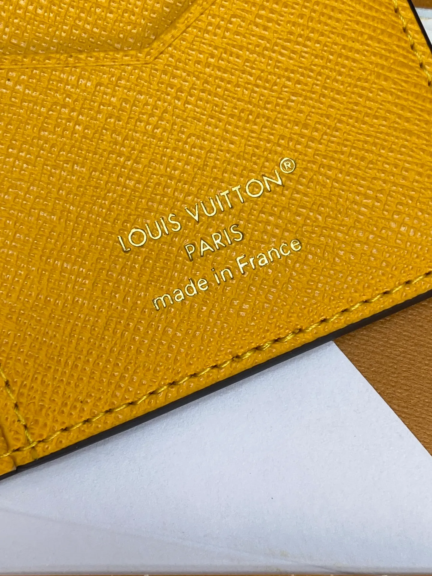 M25794 pocket wallet! This pocket wallet in Monogram Heritage coated canvas is lined with calfskin stripes, telling the story of ocean cruising in fresh tones. The Marque L. Vuitton Déposée logo is written on the front, and the card compartment, inner pocket and outer pocket are rich in functional design.  11 x 1 x 8 cm (height x width x length). 💰300
