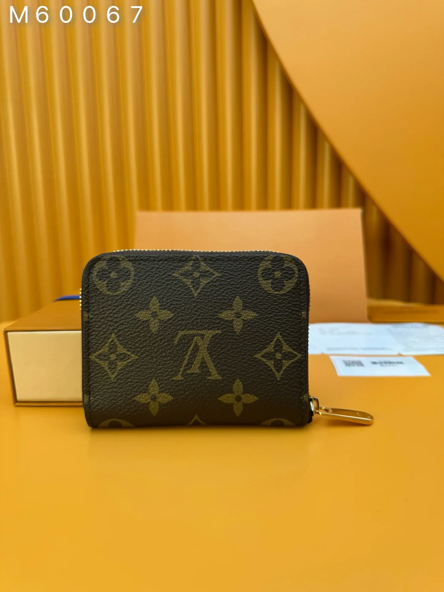 M60067 "Special Duty Free" ♻️[Official special edition·First-class material·All steel hardware·French chip·Full set of packaging] This zipper coin purse provides the most ideal choice for urbanites. The bag is compact and can be used to hold change, credit cards and folded banknotes. Even if the pockets on your body are small, you can easily fit it into it. 11.0X8.0x2.0cm 💰560