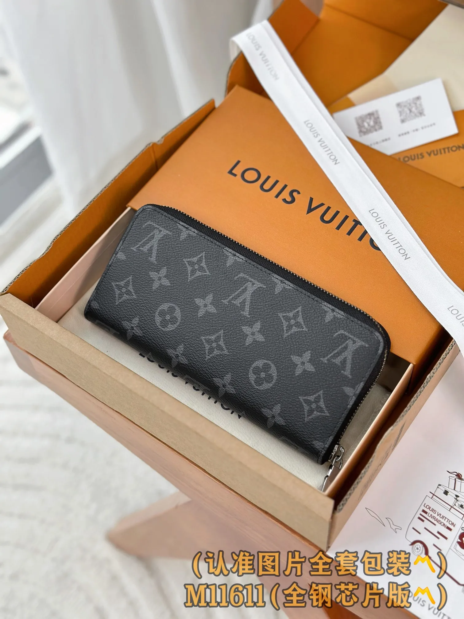 M11611 Black Flower (〽️A Grade All Steel〽️) personalized customized version! 163 transcoding chip, ZIPPY HORIZONTAL wallet! This Zippy Horizontal wallet is made of Monogram Eclipse canvas with bright metal parts, recreating the classic Zippy Vertical wallet in a horizontal configuration. A wraparound zipper opens the main compartment, and a central zipper pocket, card slots on both sides, and receipt compartments add to the functionality.  10 x 2.5 x 21 cm (height x width x length). 💰720