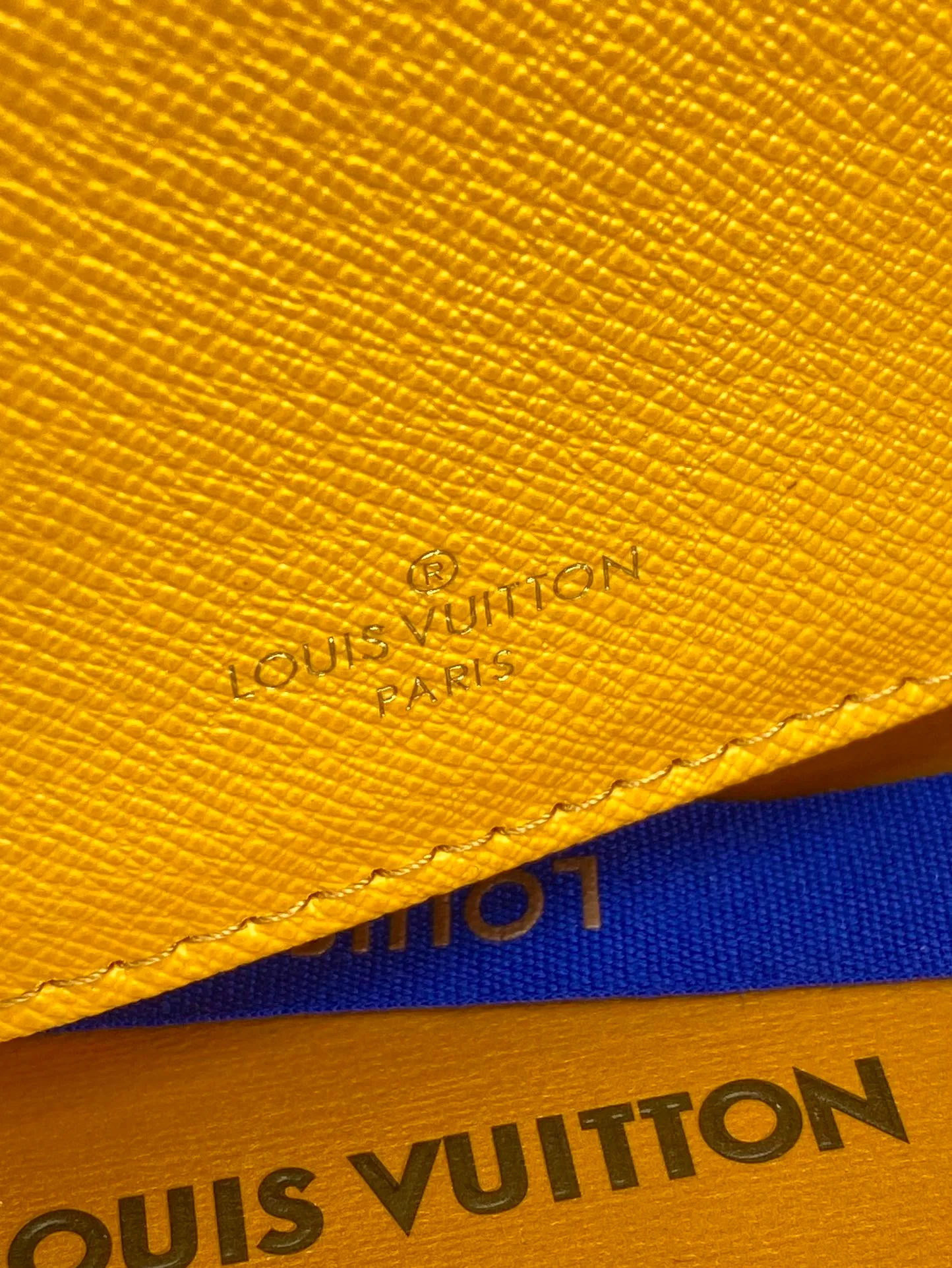 M12656 Yellow! BRAZZA Wallet, this Brazza Wallet is made of Monogram Heritage canvas, witnessing Pharrell Williams' new interpretation of the iconic Monogram pattern. Criss-crossing textures and the Marque L.Vuitton Déposée logo reflect classic elements of the original Damier print, while multiple card slots and compartments complete the long design without sacrificing functional details.  19 x 2 x 10 cm (height x width x length). 💰380