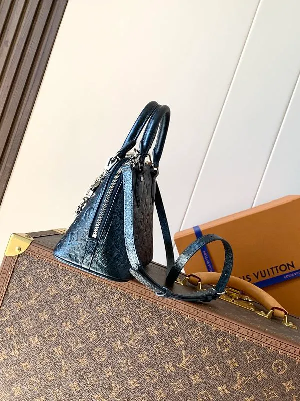 All Categories Official Website "Brand Women's Bags" Women's Bags 💙 LV 2026 New LV Crossbody Bag