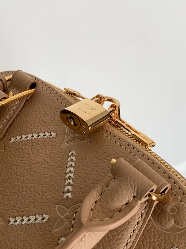 All Categories Official Website "Brand Women's Bags" Women's Bags 💙 LV 2026 New LV Crossbody Bag