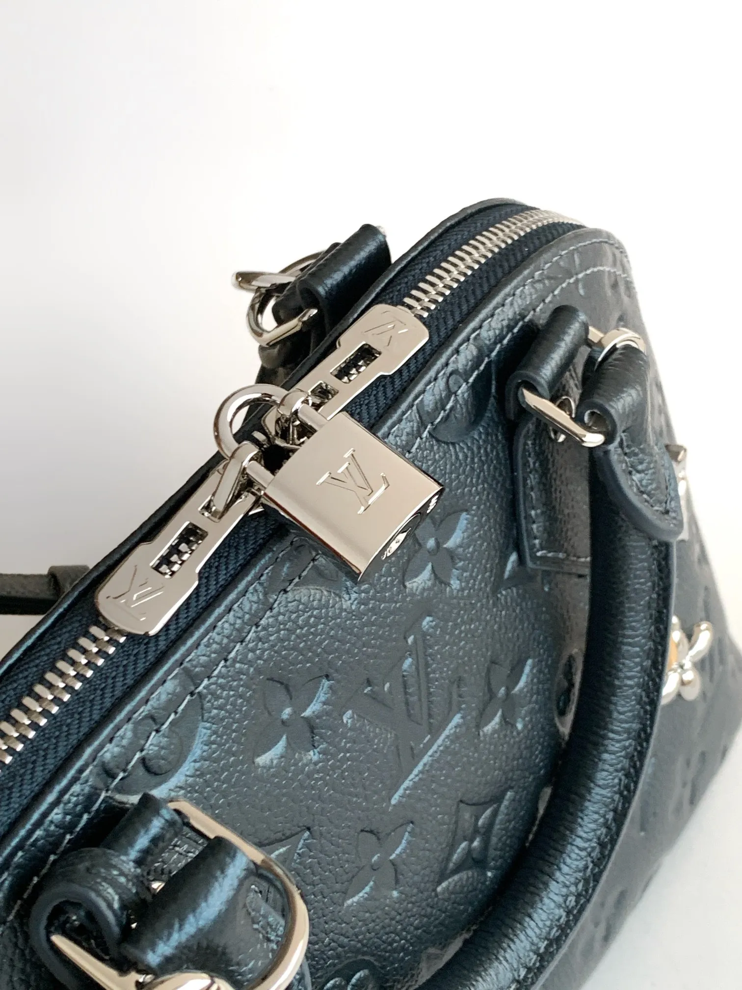 All Categories Official Website "Brand Women's Bags" Women's Bags 💙 LV 2026 New LV Crossbody Bag