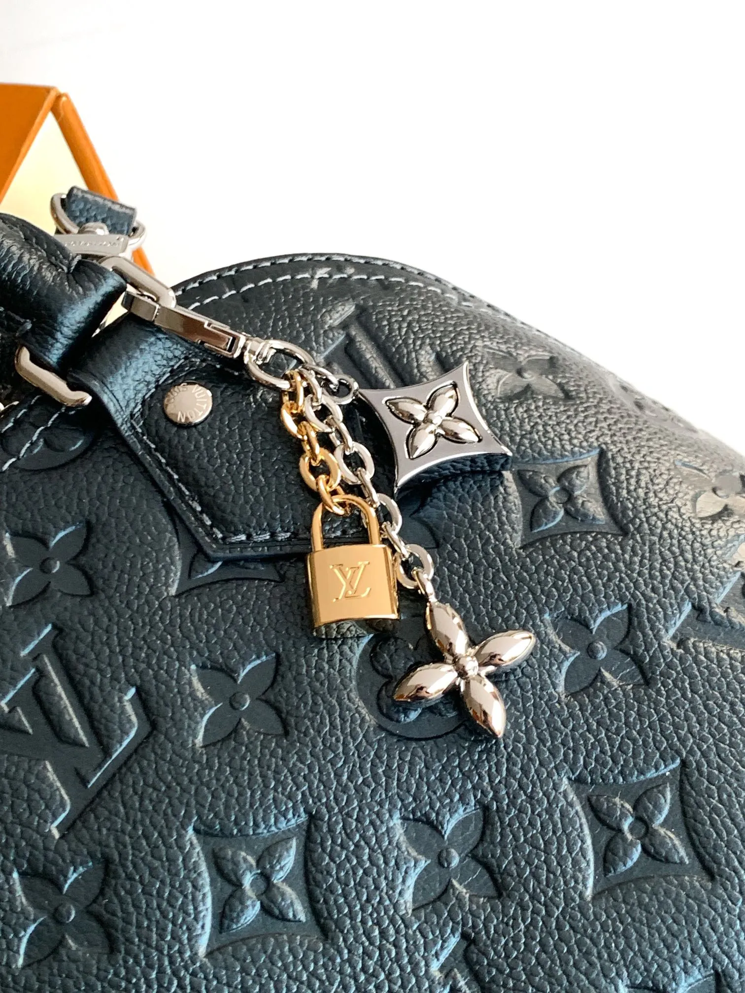 All Categories Official Website "Brand Women's Bags" Women's Bags 💙 LV 2026 New LV Crossbody Bag