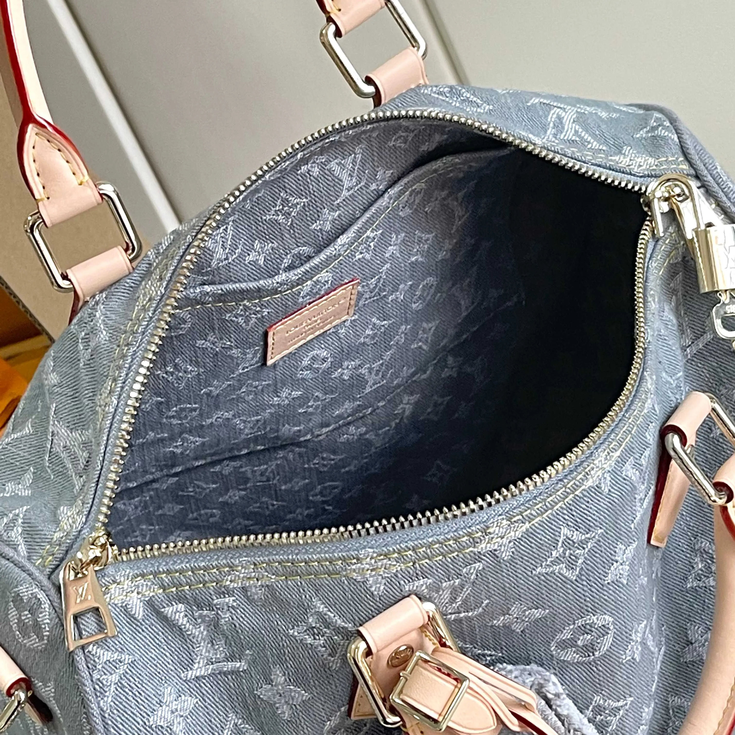 All Categories Official Website "Brand Women's Bags" Women's Bags 💙 LV LV 2026 New Handheld Shoulder Bag