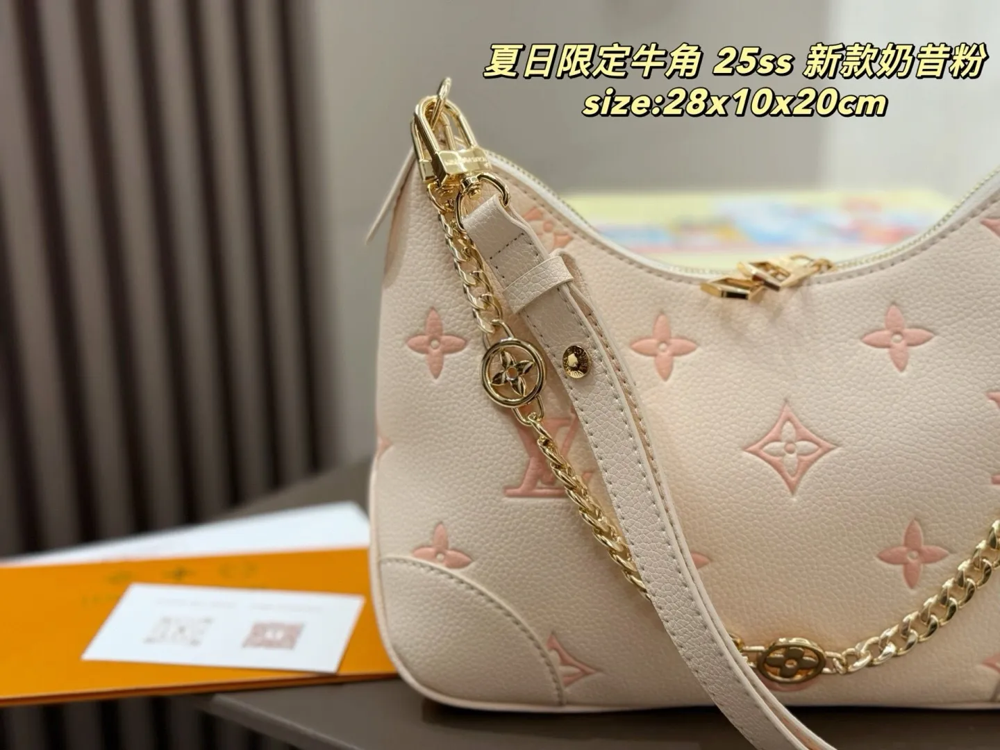 All categories Official website "Brand Women's Bags" Women's Bags 💙 LV 2025 new LV armpit bag