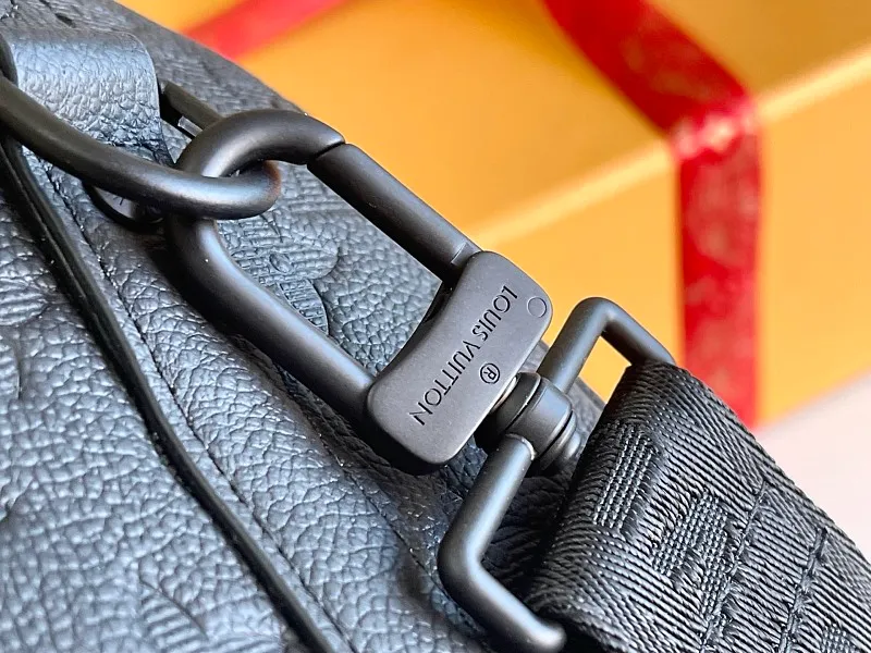 All Categories 💚 Authentic Grade Bags 💚 LV 2026 New LV Top Replica Crossbody Shoulder Bag