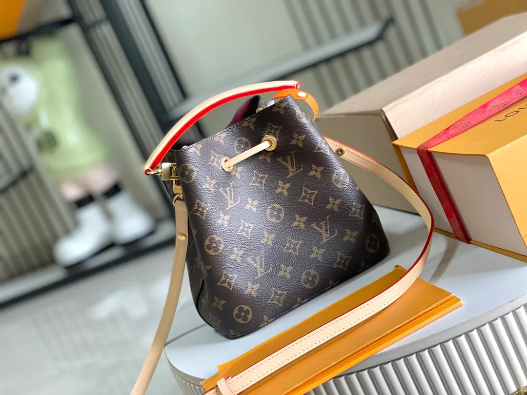All Categories 💚 Authentic Grade Bags 💚 LV 2026 New LV Top Replica Crossbody Shoulder Bag