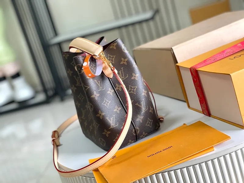 All Categories 💚 Authentic Grade Bags 💚 LV 2026 New LV Top Replica Crossbody Shoulder Bag