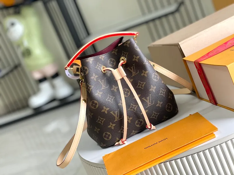 All Categories 💚 Authentic Grade Bags 💚 LV 2026 New LV Top Replica Crossbody Shoulder Bag